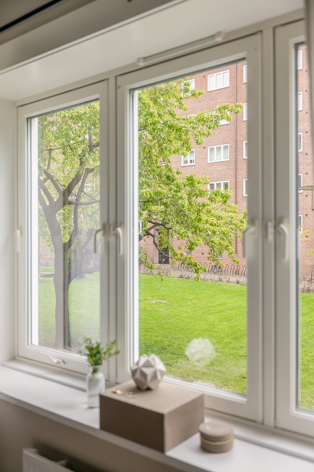 Soverommet vender inn mot den herlige bakgården. Galleribilde