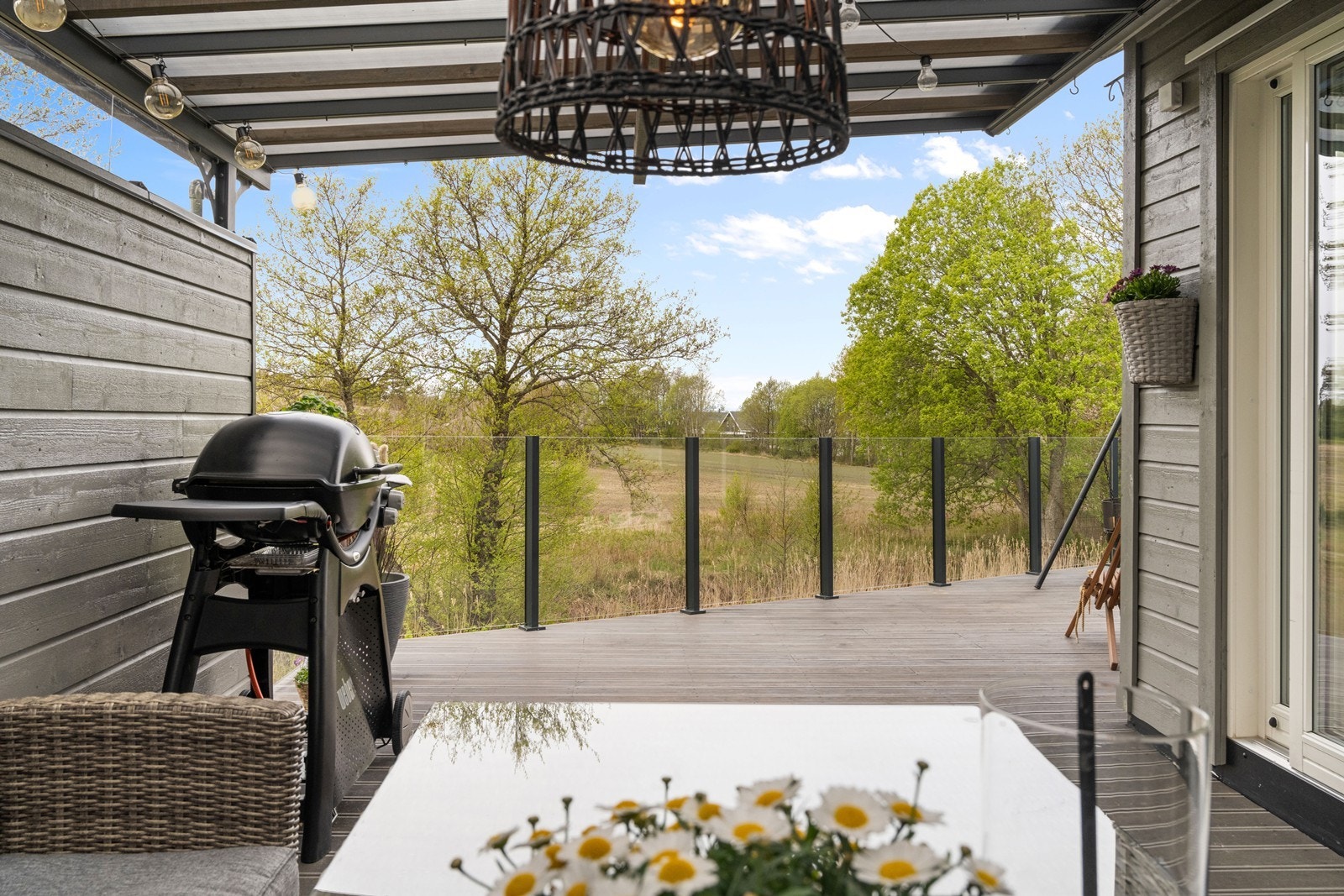 Her er det god plass for både grilling og sosiale lag. Galleribilde