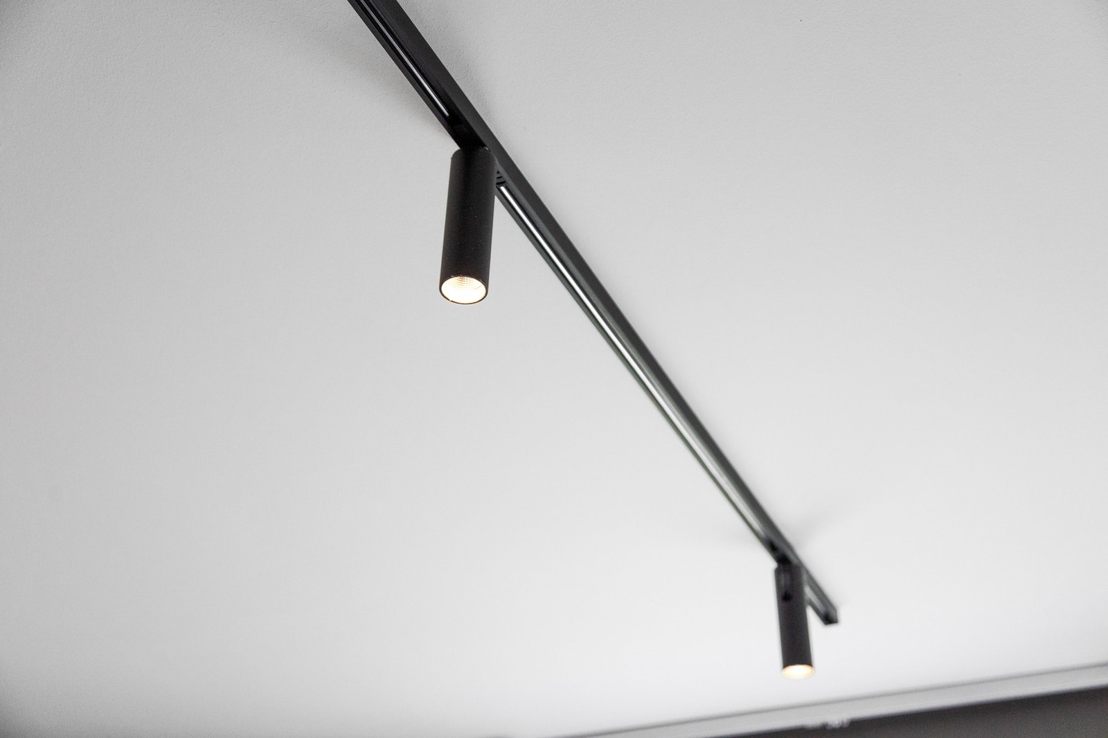 Detaljfoto: spotskinne Galleribilde