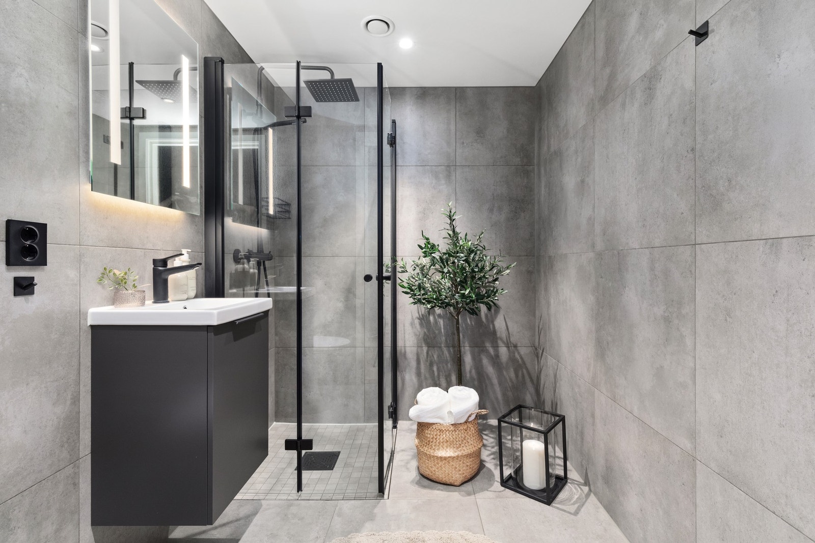 To delikate bad/wc med storformat fliser (60 x 60 cm) Galleribilde