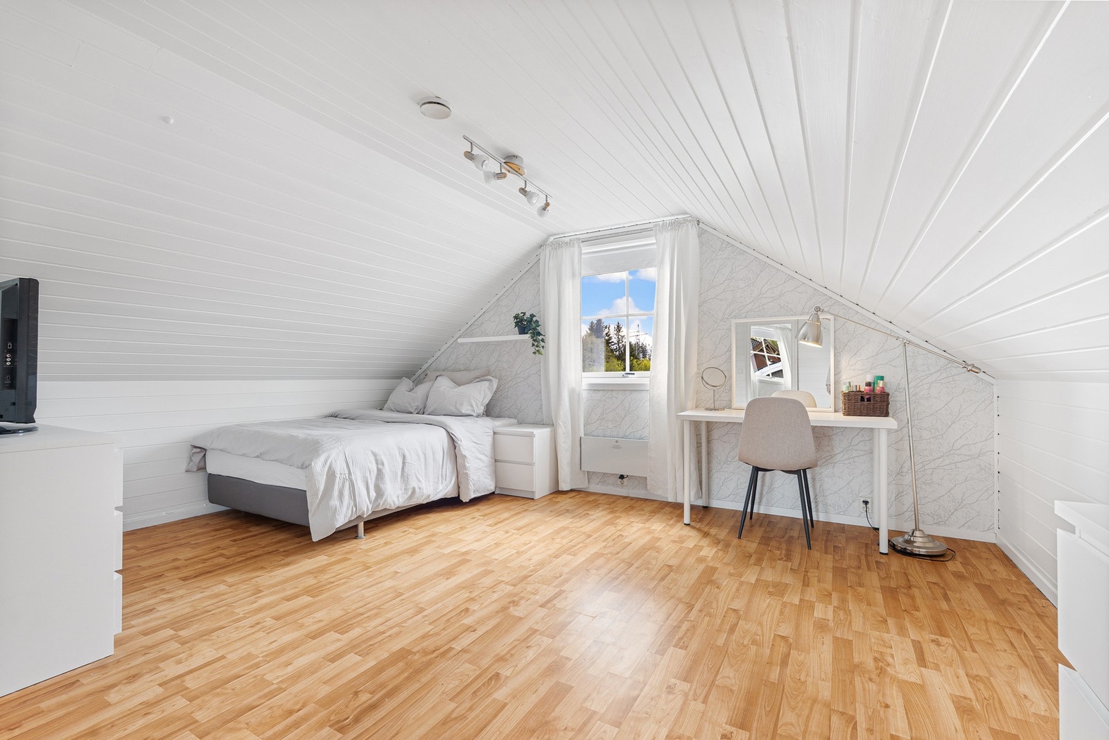 Lyst soverom på 13 m². Galleribilde