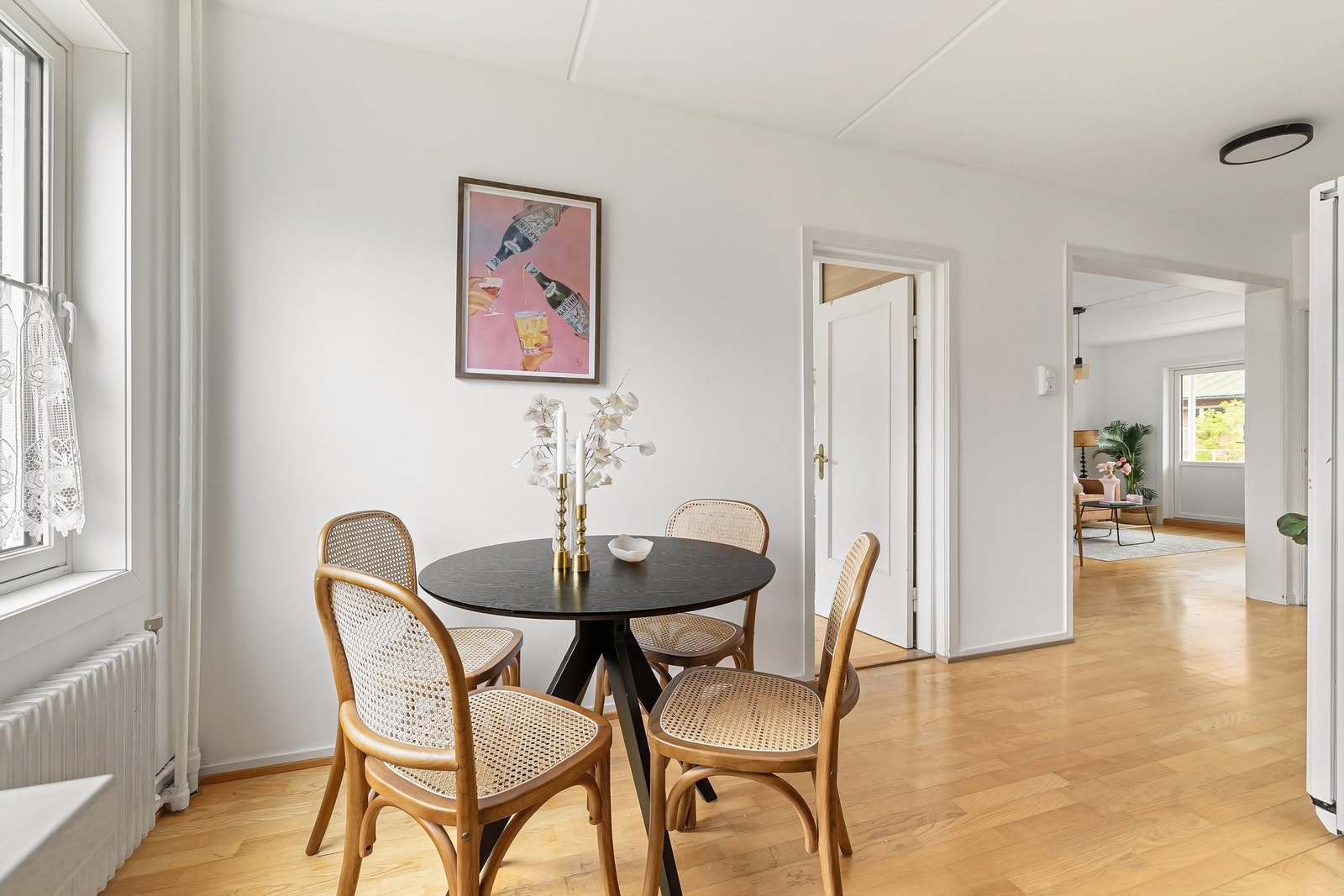Plass til spisebord på kjøkkenet Galleribilde