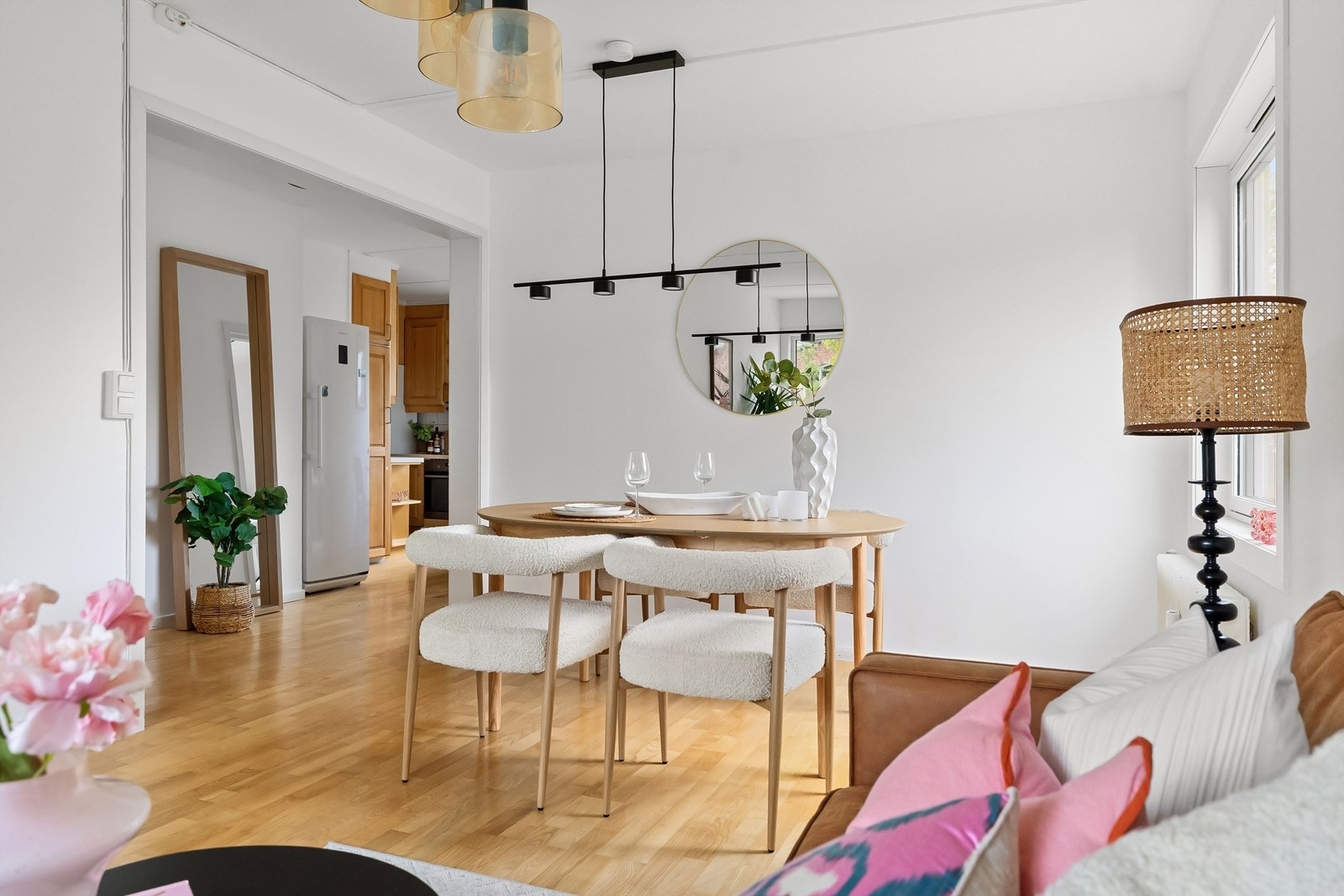 Plass til å invitere venner og familie på middag Galleribilde