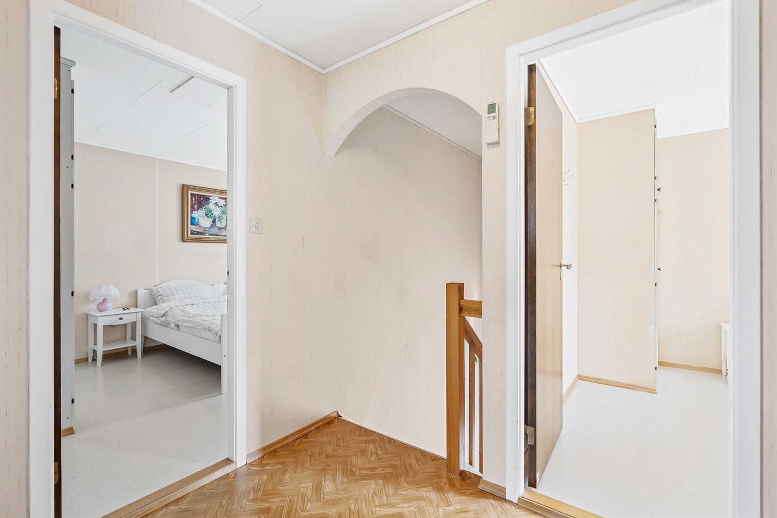 - I boligens 2. etasje finner du to romslige og fine soverom. - Galleribilde