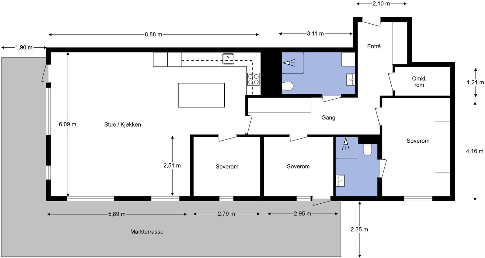 Leiligheten ligger på bakkeplan og inneholder entré, gang, bad/vaskerom, bad, stue/kjøkken med utgang til markterrasse på 45kvm, bod og 3 soverom. I tillegg disponerer leiligheten én kjellerbod på 5 kvm. Galleribilde