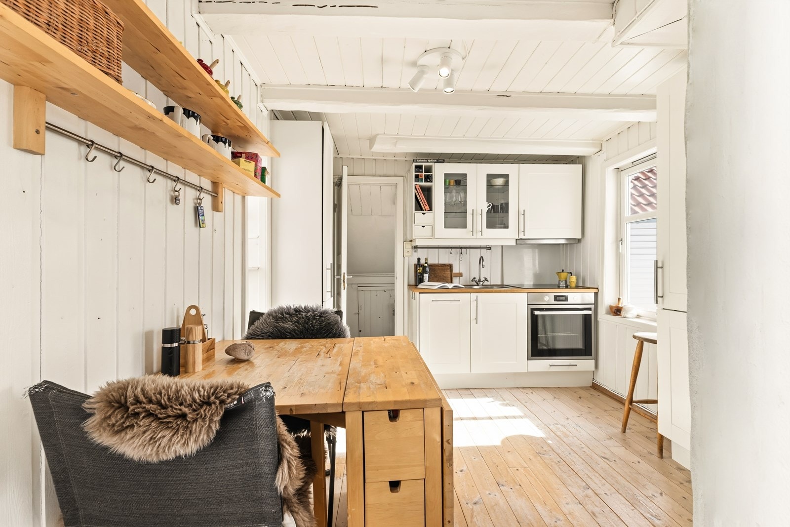 - Kjøkkenet måler 9,06 m² - Galleribilde