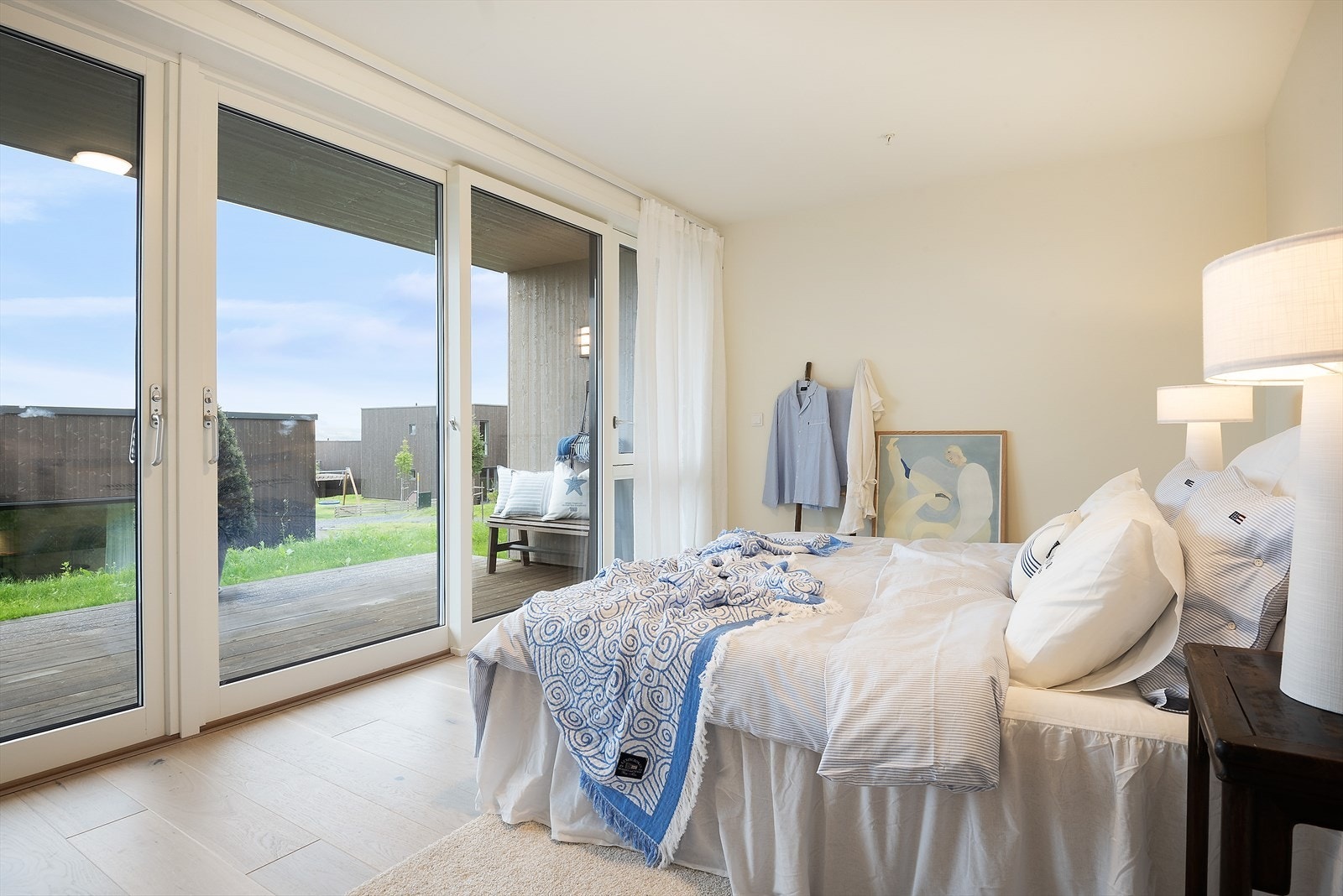 Skyvedørene gir en fleksibel overgang til terrassen. Galleribilde