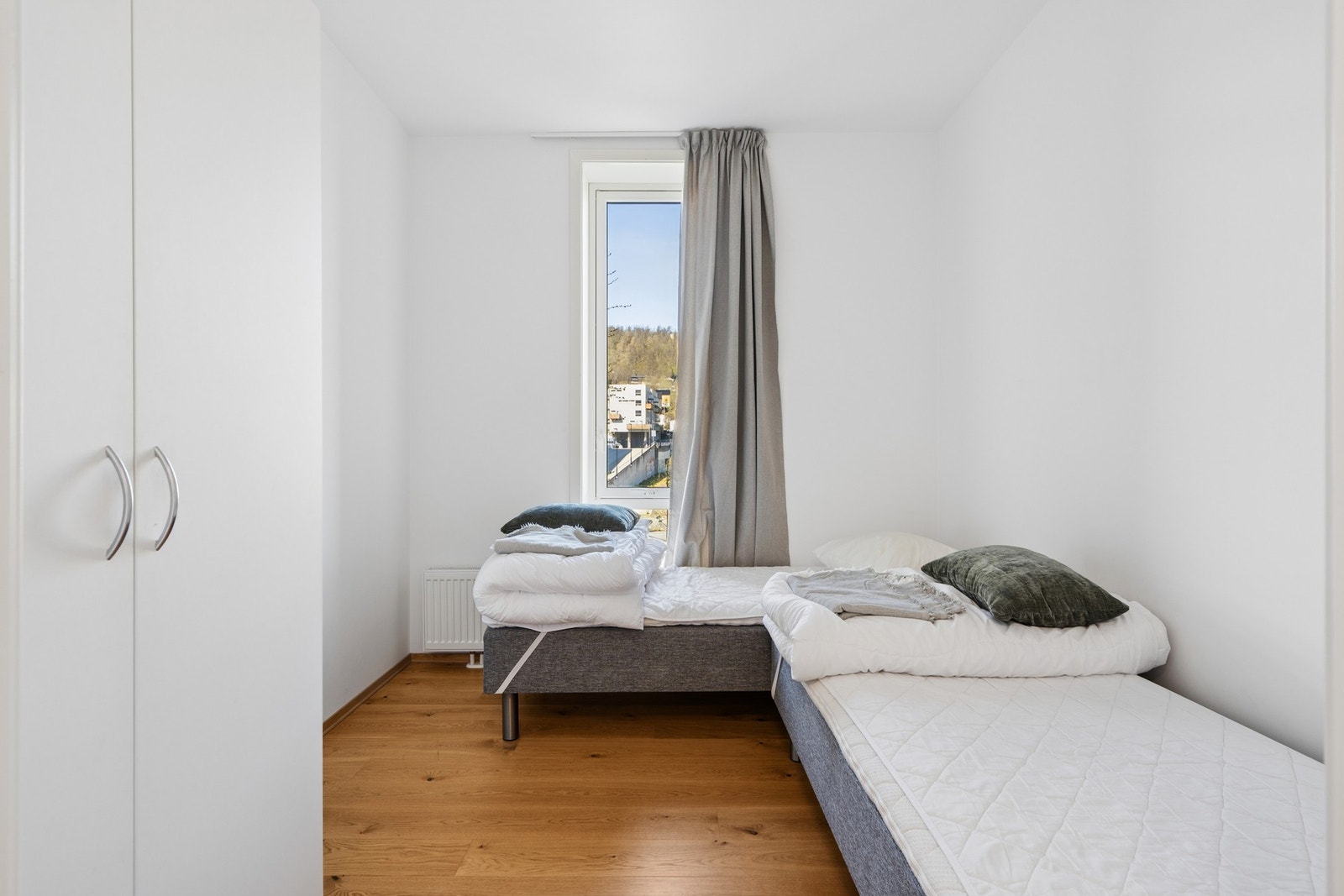 Et av de tre soverommene, ideelt som barnerom, gjesterom eller kontor. Galleribilde