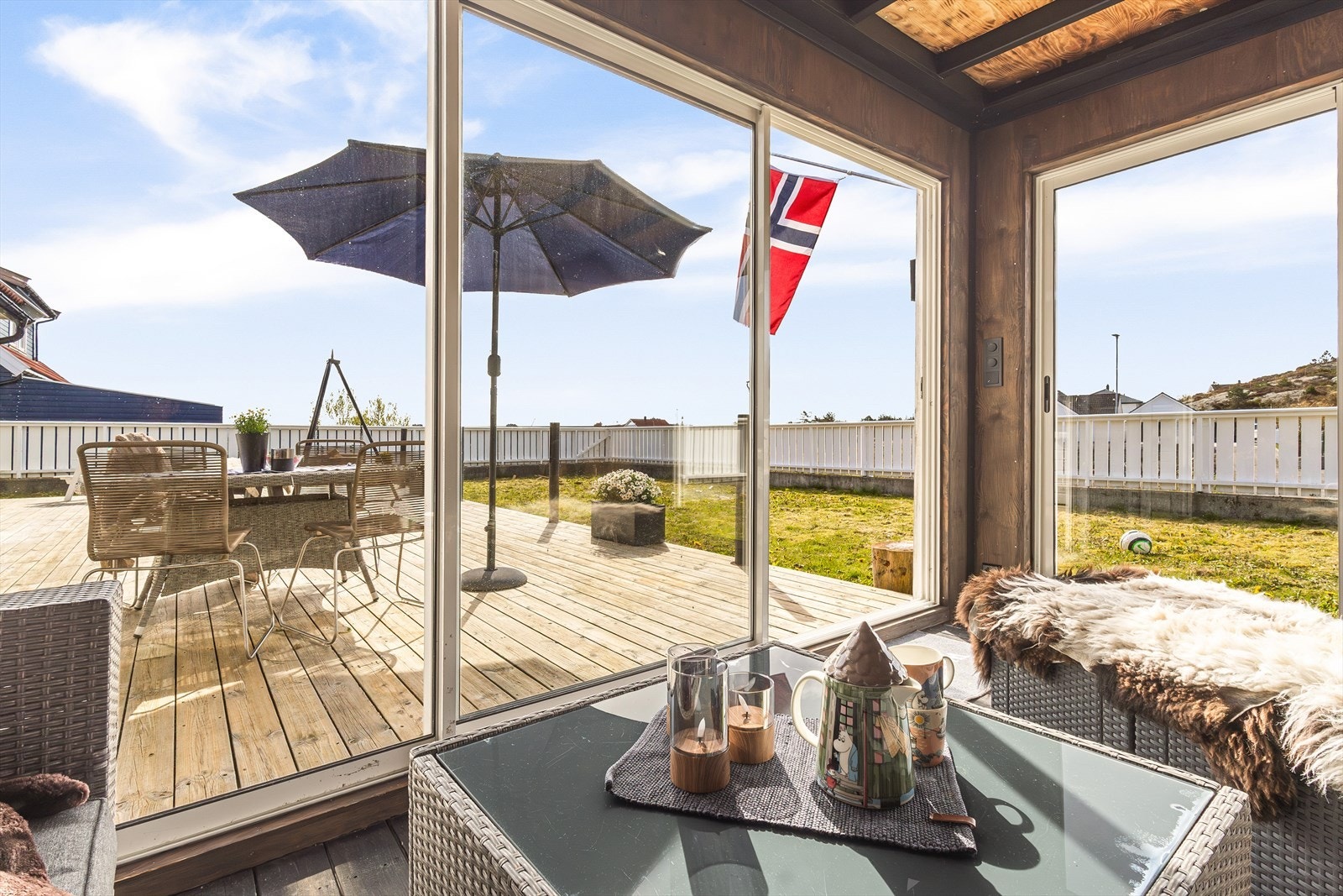 Her finner man også vinterhage på ca. 10 m² hvor man kan nyte regnværsdager. Galleribilde