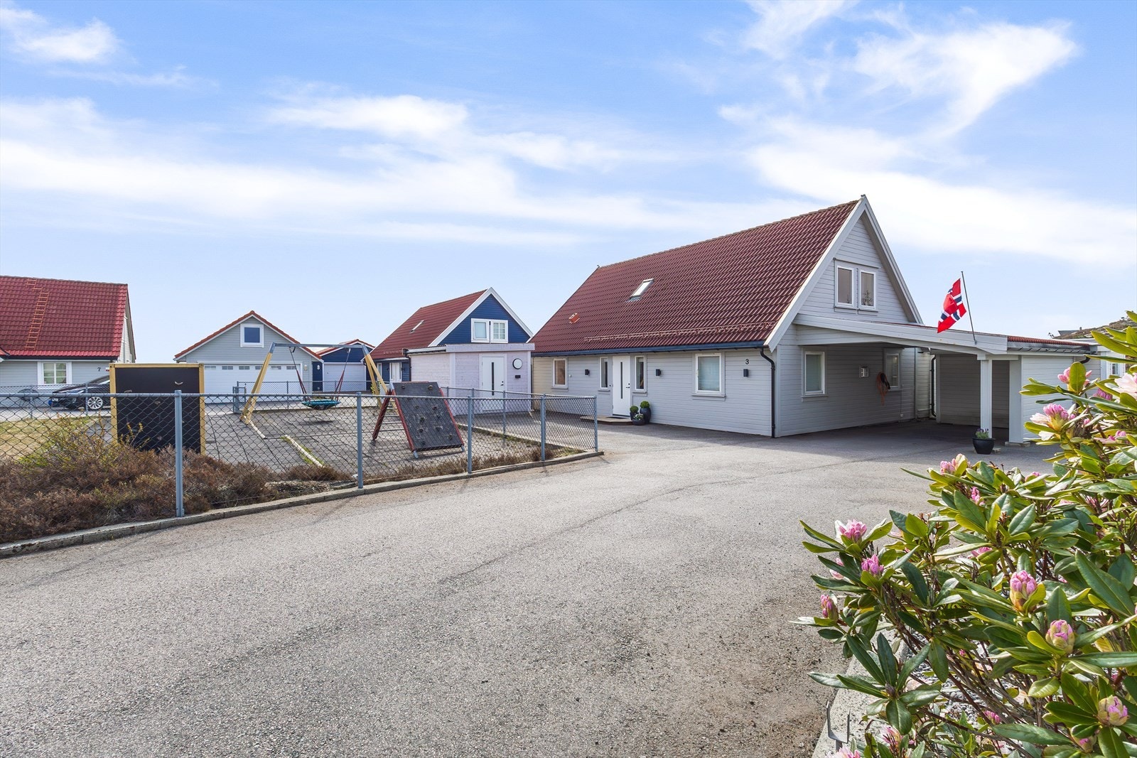 Like utenfor døren finner man lekeplass. Galleribilde