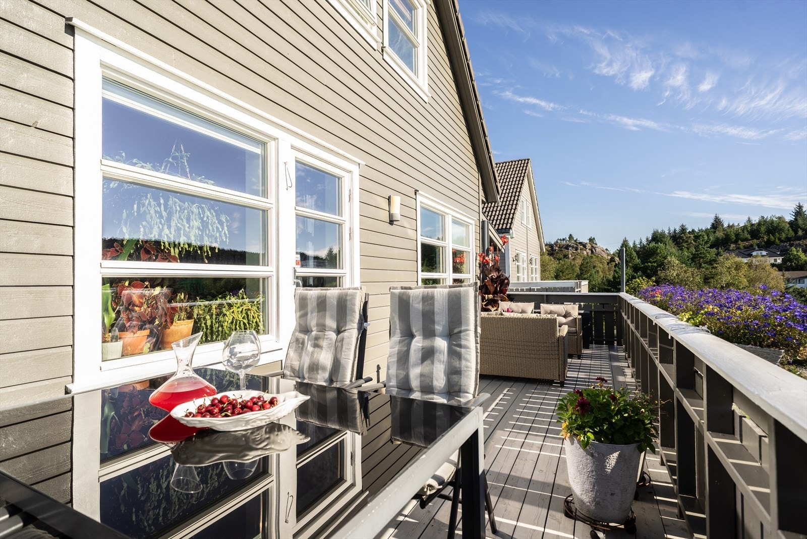 - Balkongen er på hele 19,38 m² - Galleribilde