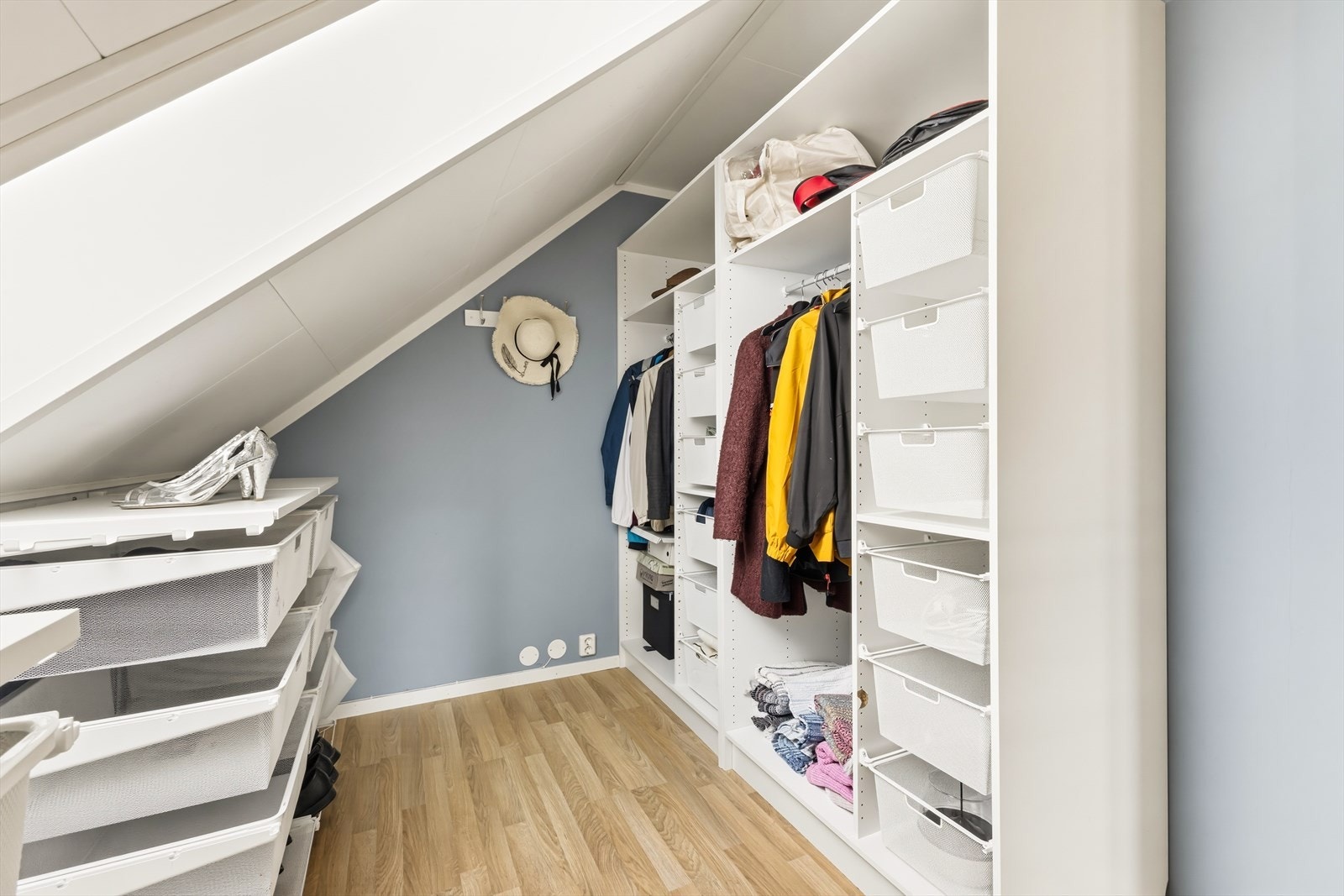 - Walk-in-closet på 5,94 m² - Galleribilde