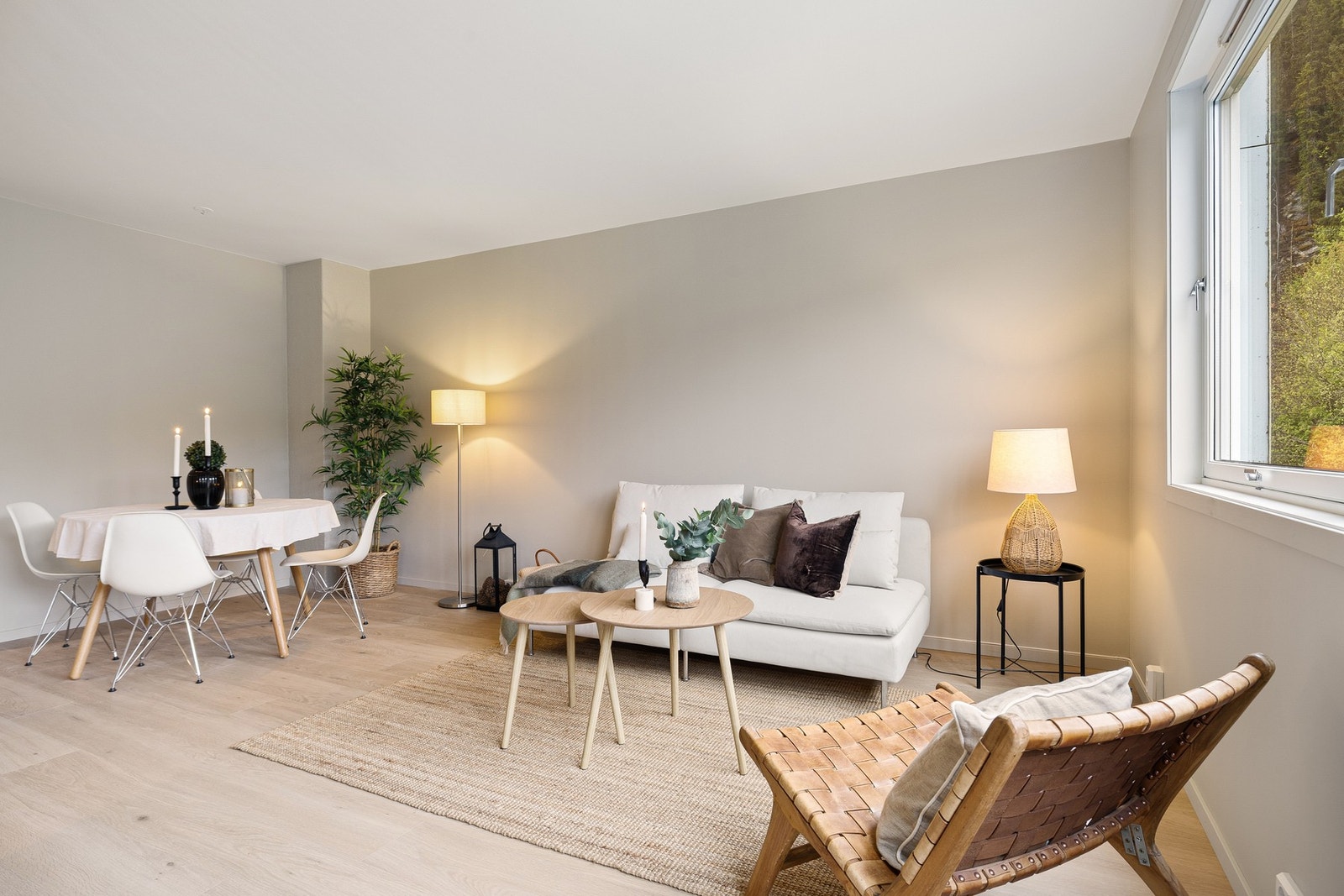 Det er god plass til å innrede med både sofakrok og spisestue. Galleribilde