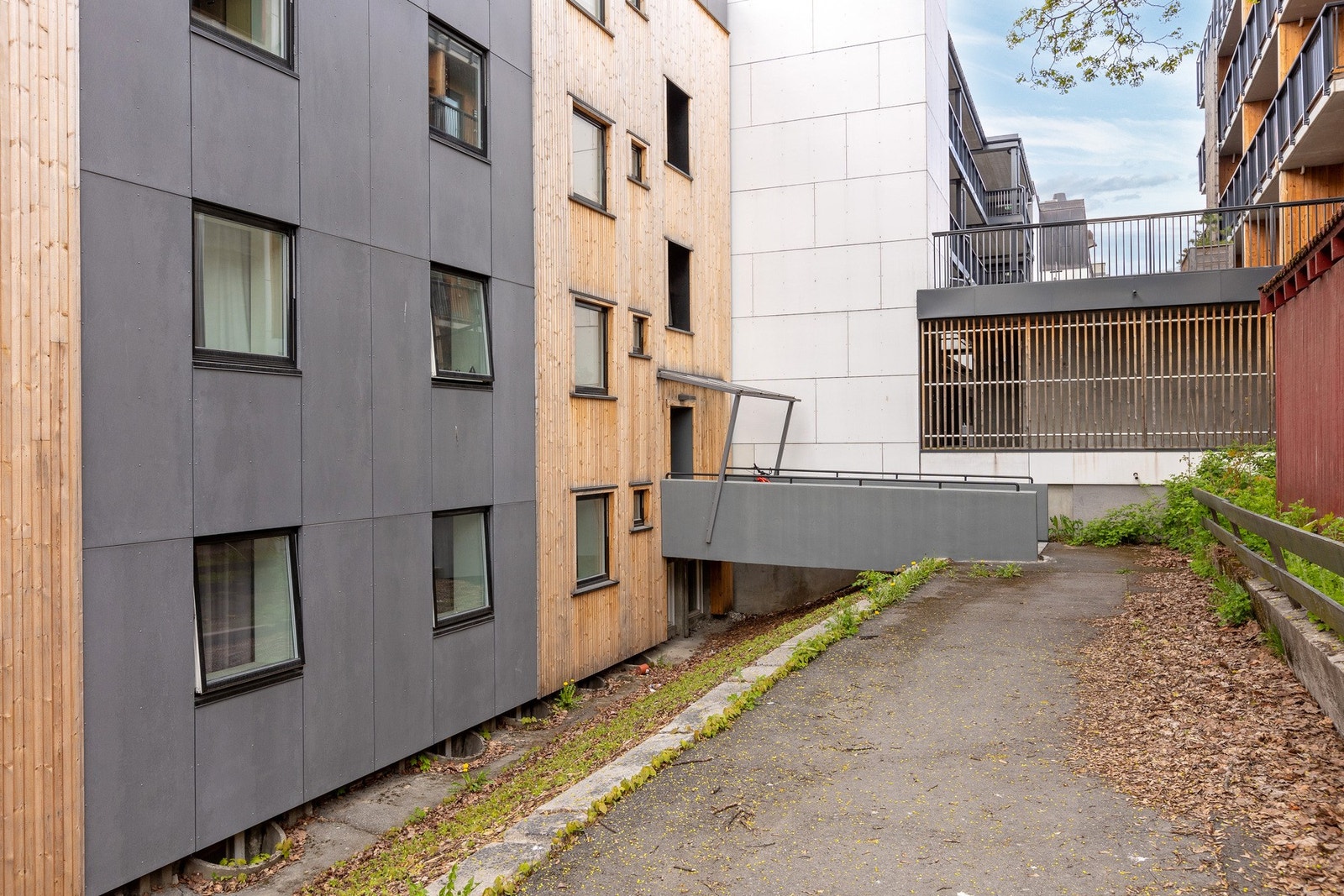 Det er også inngang på baksiden av bygget. Galleribilde