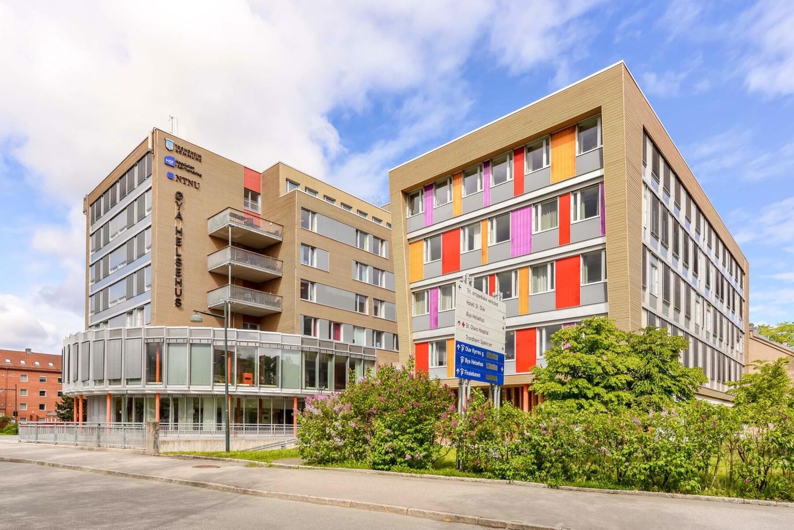 St. Olavs Hospital innen gåavstand fra eiendommen. Galleribilde