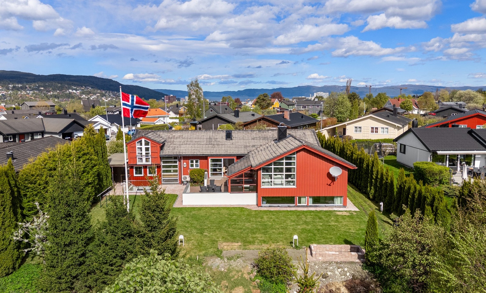 David Novosad v/ EiendomsMegler1 har gleden av å presentere Sunnlandsskrenten 28. Galleribilde
