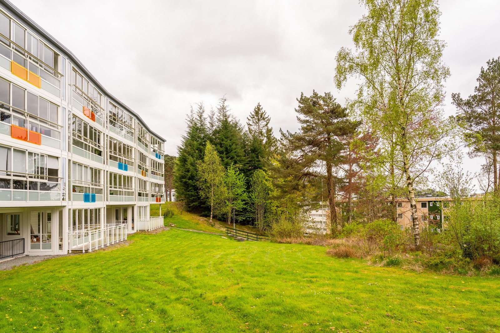 Det er flere flotte grøntarealer som kan benyttes av beboerne. Galleribilde