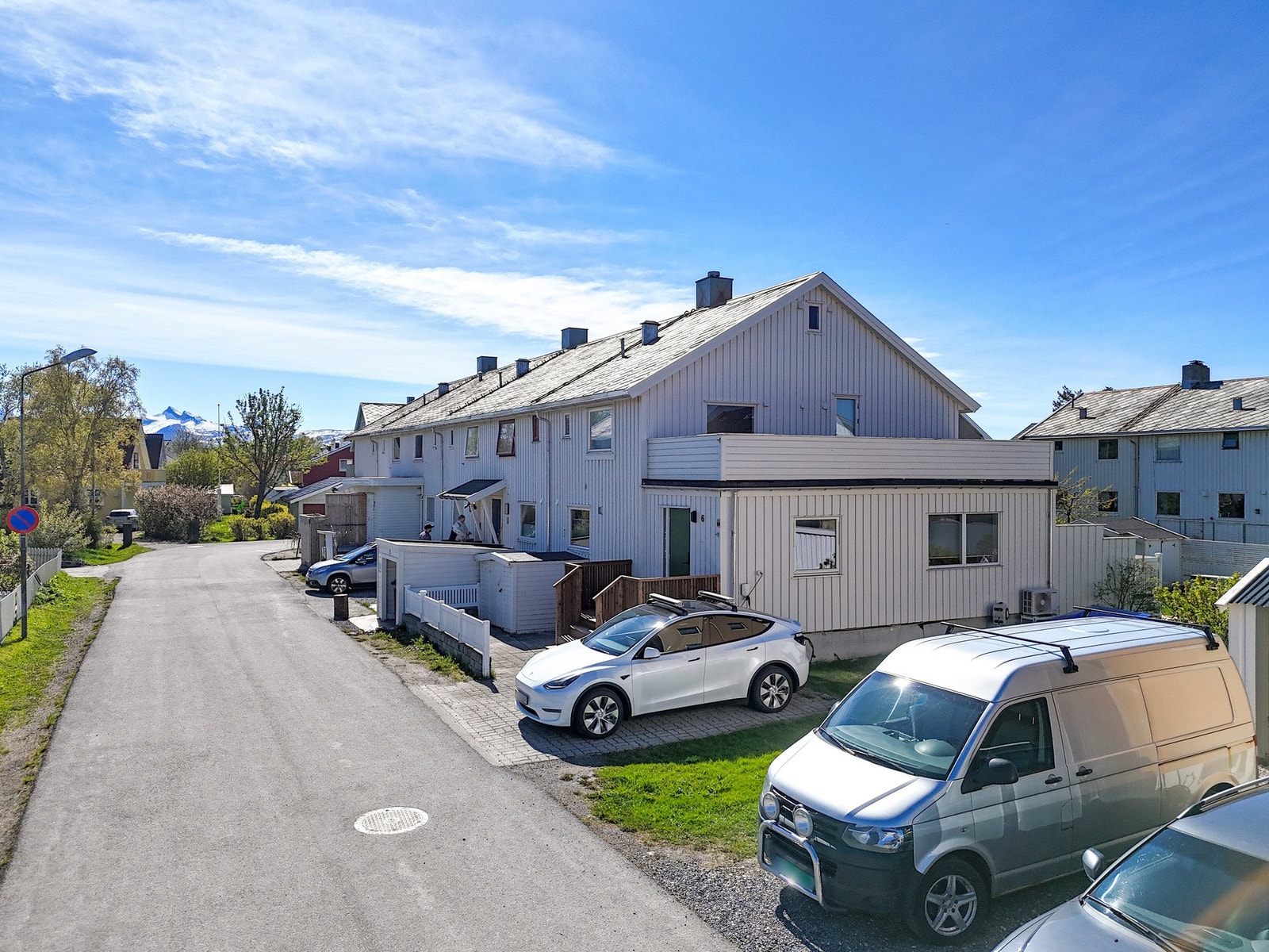 Eiendommen ligger i en rolig gate med lite gjennomgangstrafikk. Galleribilde