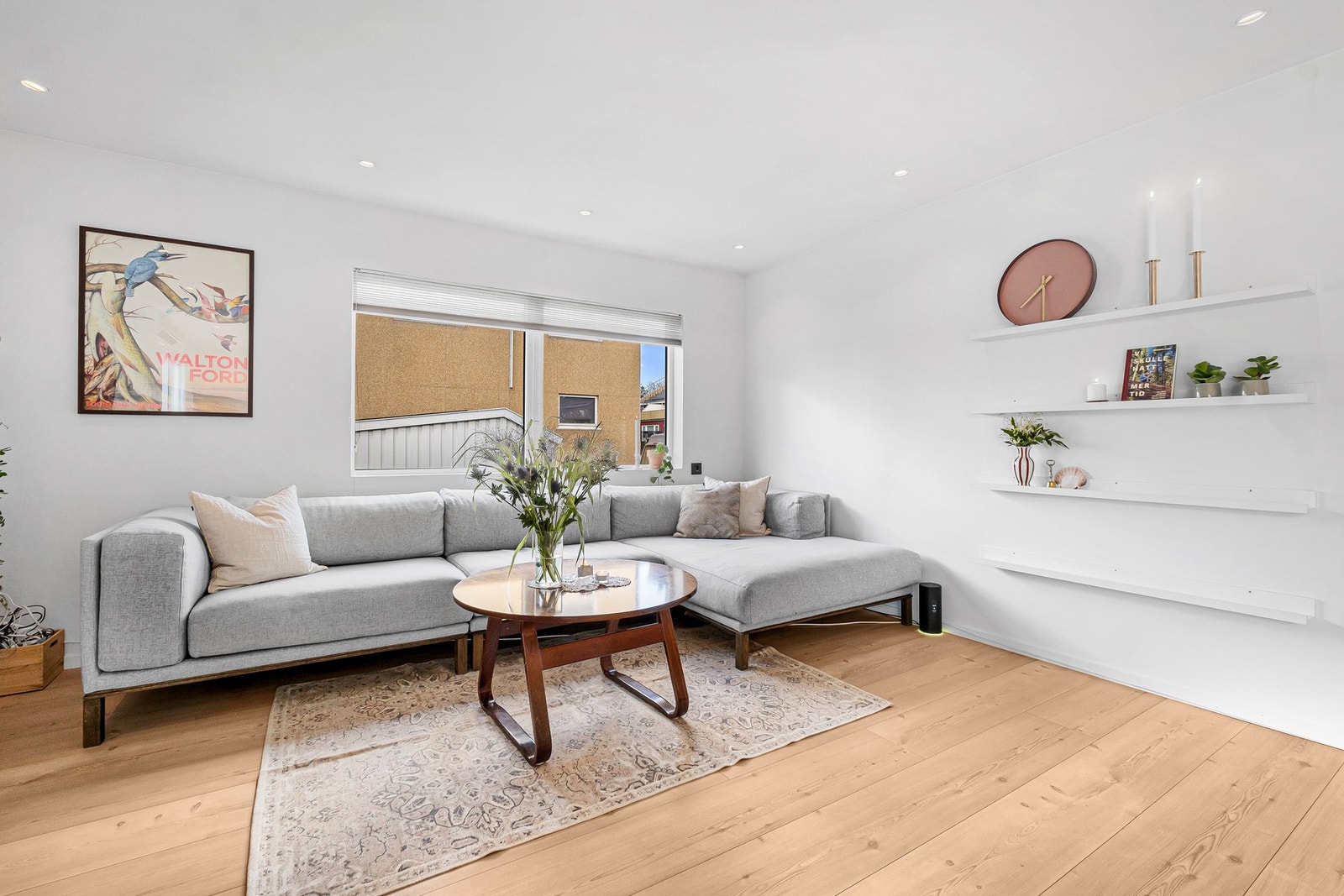 Stuen har en fleksibel planløsning med god plass til en romslig sofagruppe. Galleribilde
