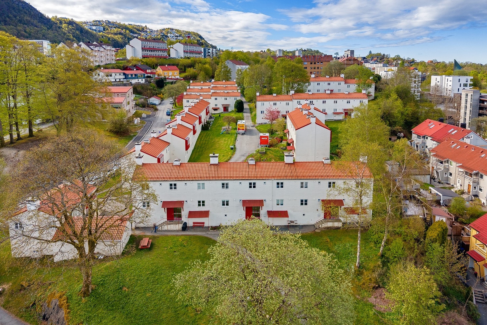 Fra boligen er det kun en 3 minutters spasertur til Sletten senter Galleribilde