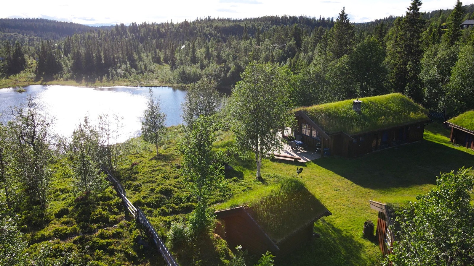 Aurdalsåsen ligger vakkert til med flott utsikt over fjellheimen og kort vei til både natur- og servicetilbud. Galleribilde