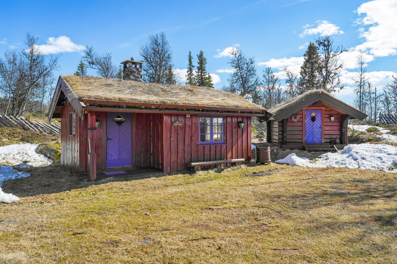 Eiendommen har to anneks. Galleribilde