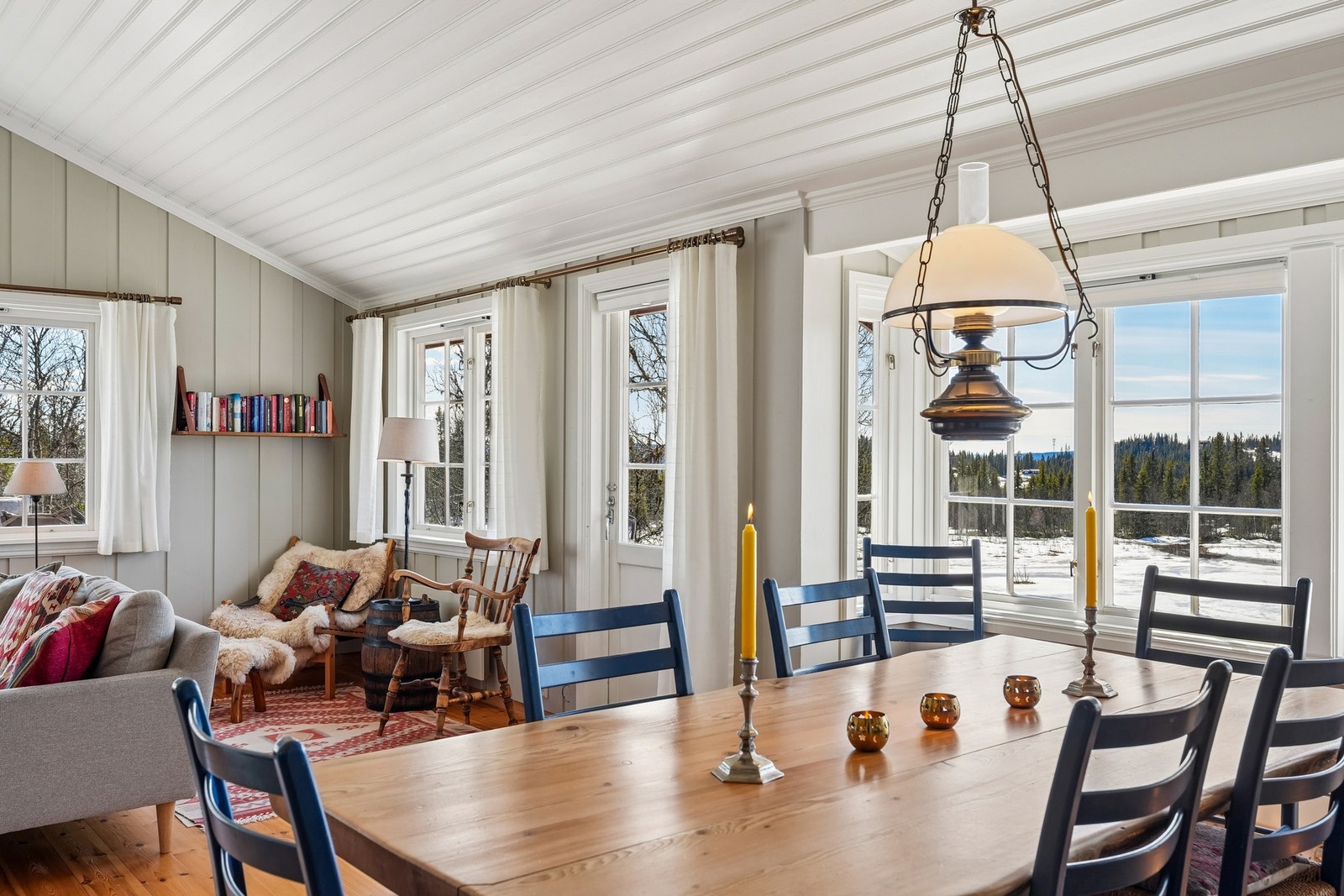 Her er det plass til møblering av salong og spisestue, hvor familien kan samles. Galleribilde