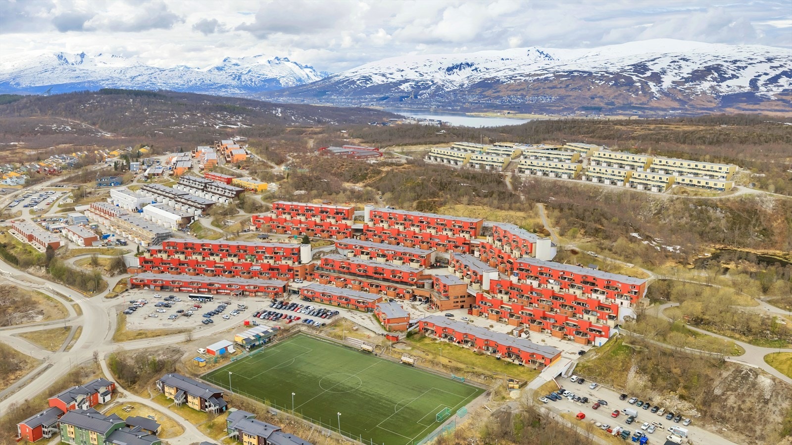 Fra boligen er det gangavstand til turstier og lysløype. Galleribilde