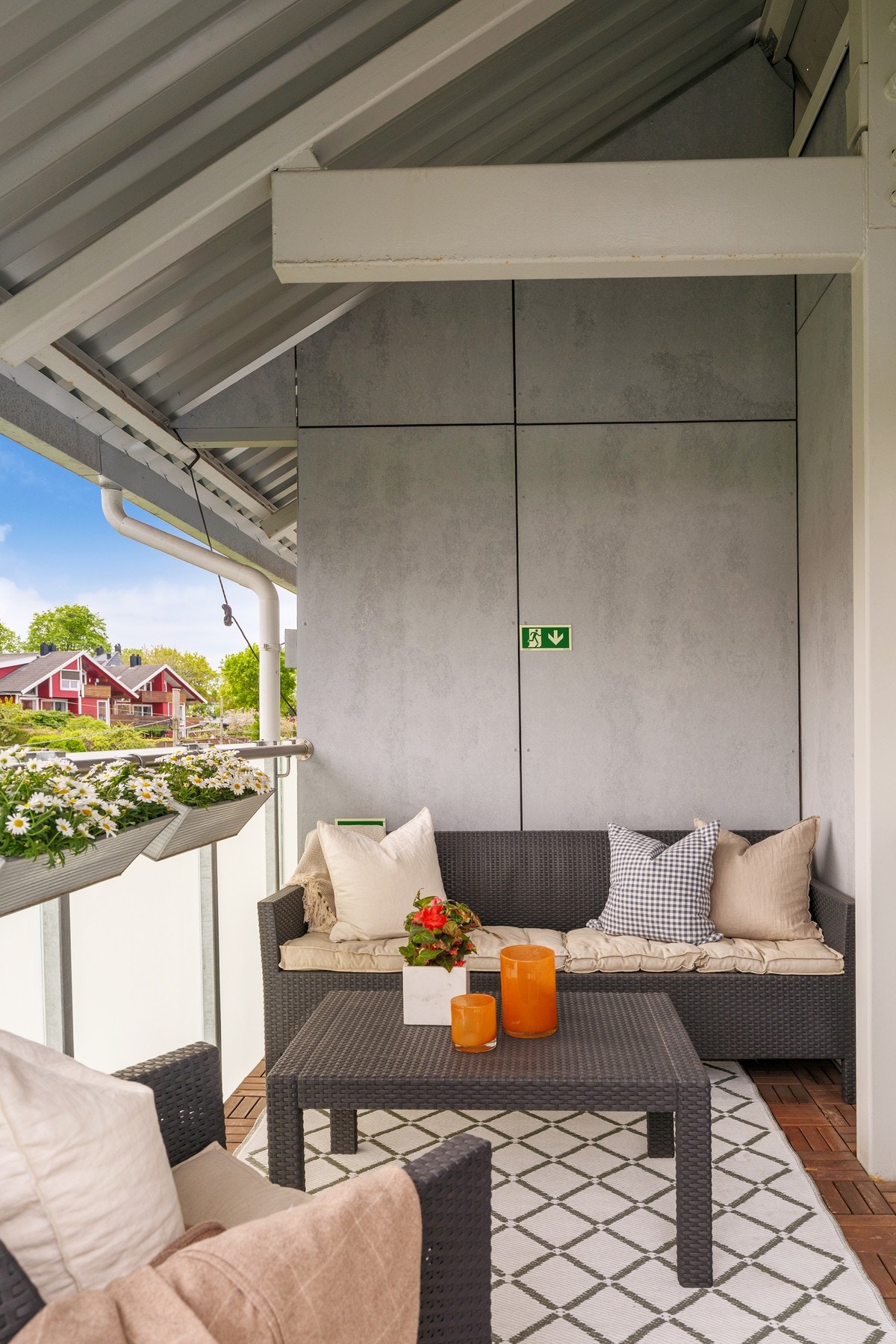 Balkongen er på ca. 8 kvm med god plass til utemøblement. Galleribilde