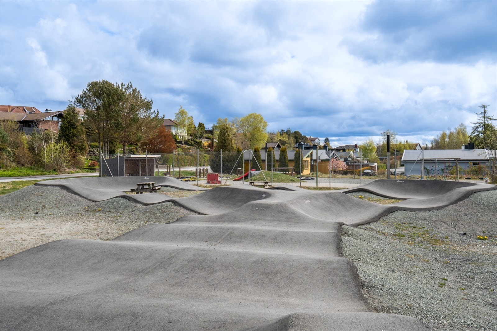 Pumptrackbane like ved boligen. Galleribilde