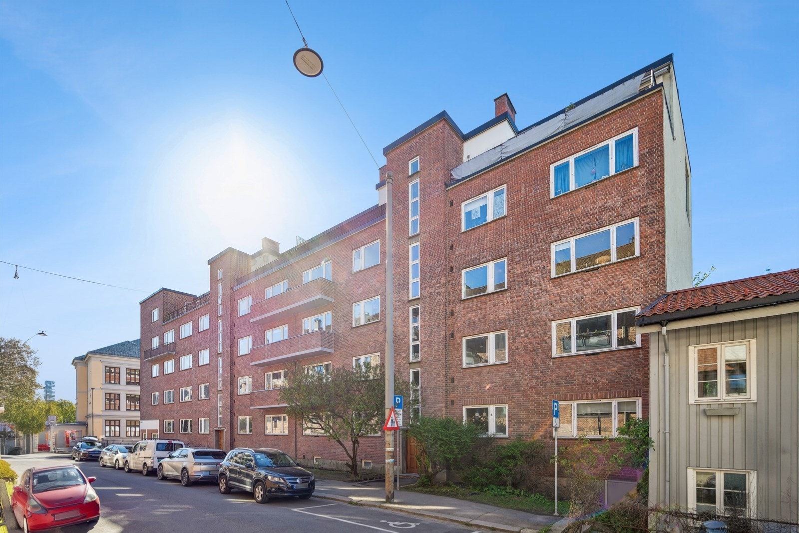 Skedsmogata 15 AS er et boligaksjeselskap bestående av 49 boligenheter. Galleribilde