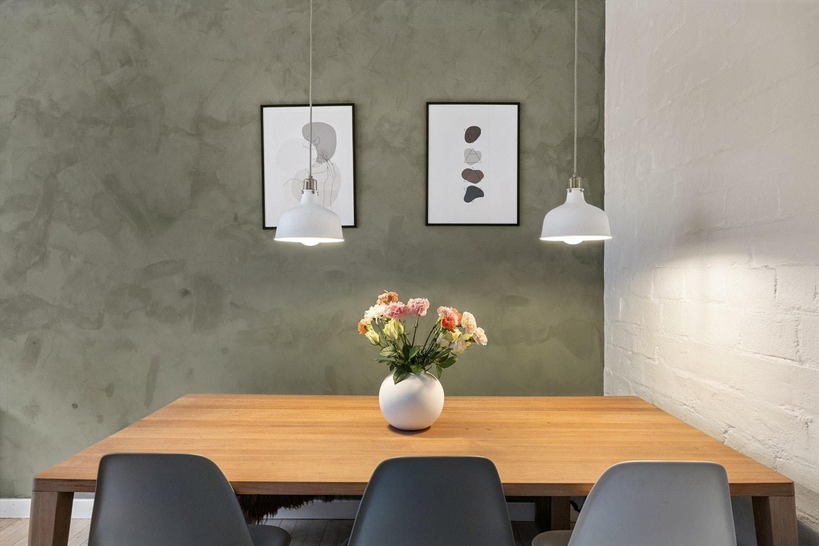 Gode muligheter for naturlig sonedeling, blant annet med plass til en innbydende spisegruppe for både hverdag og sosiale sammenkomster. Galleribilde