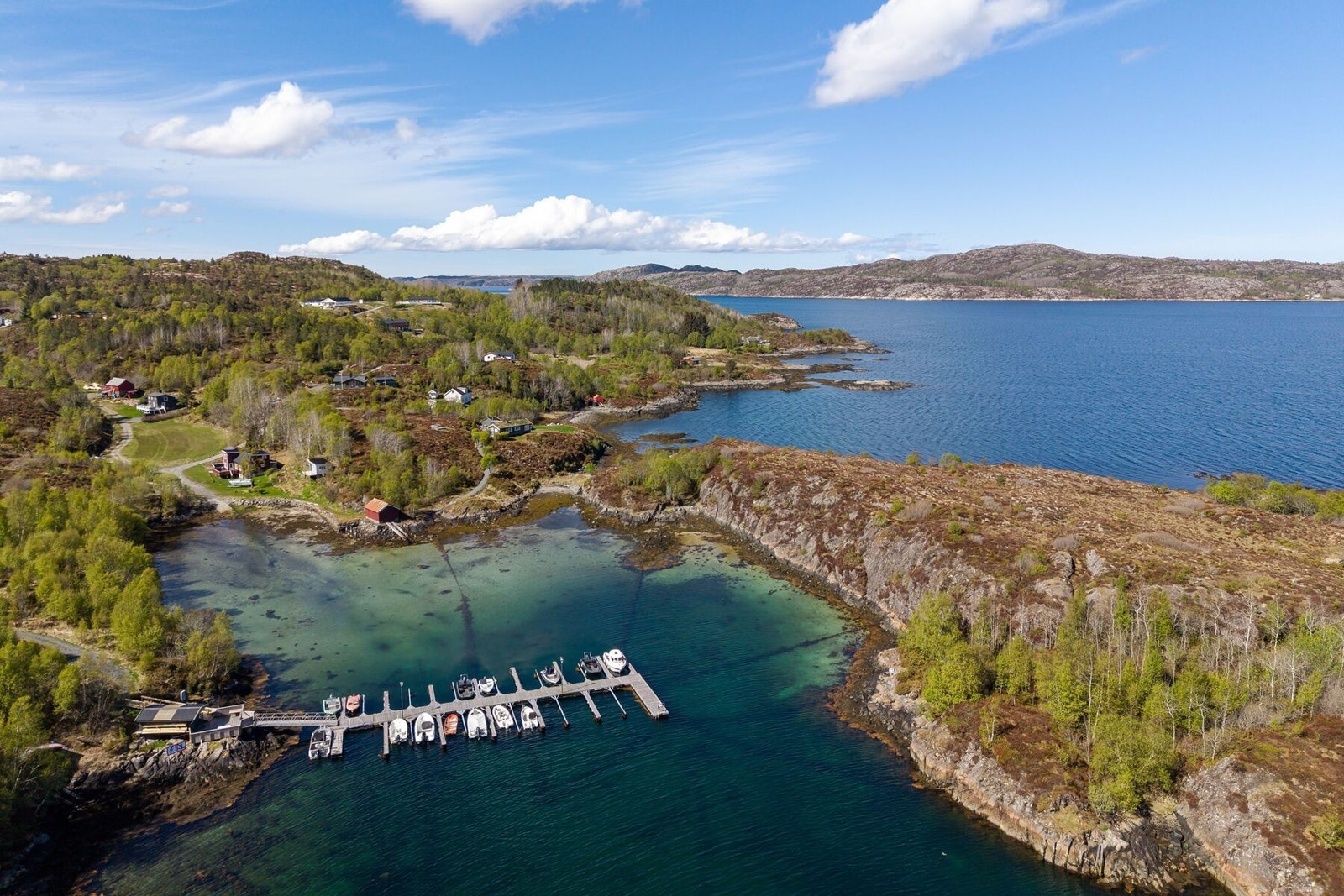 Det er gangavstand til småbåthavn. Galleribilde