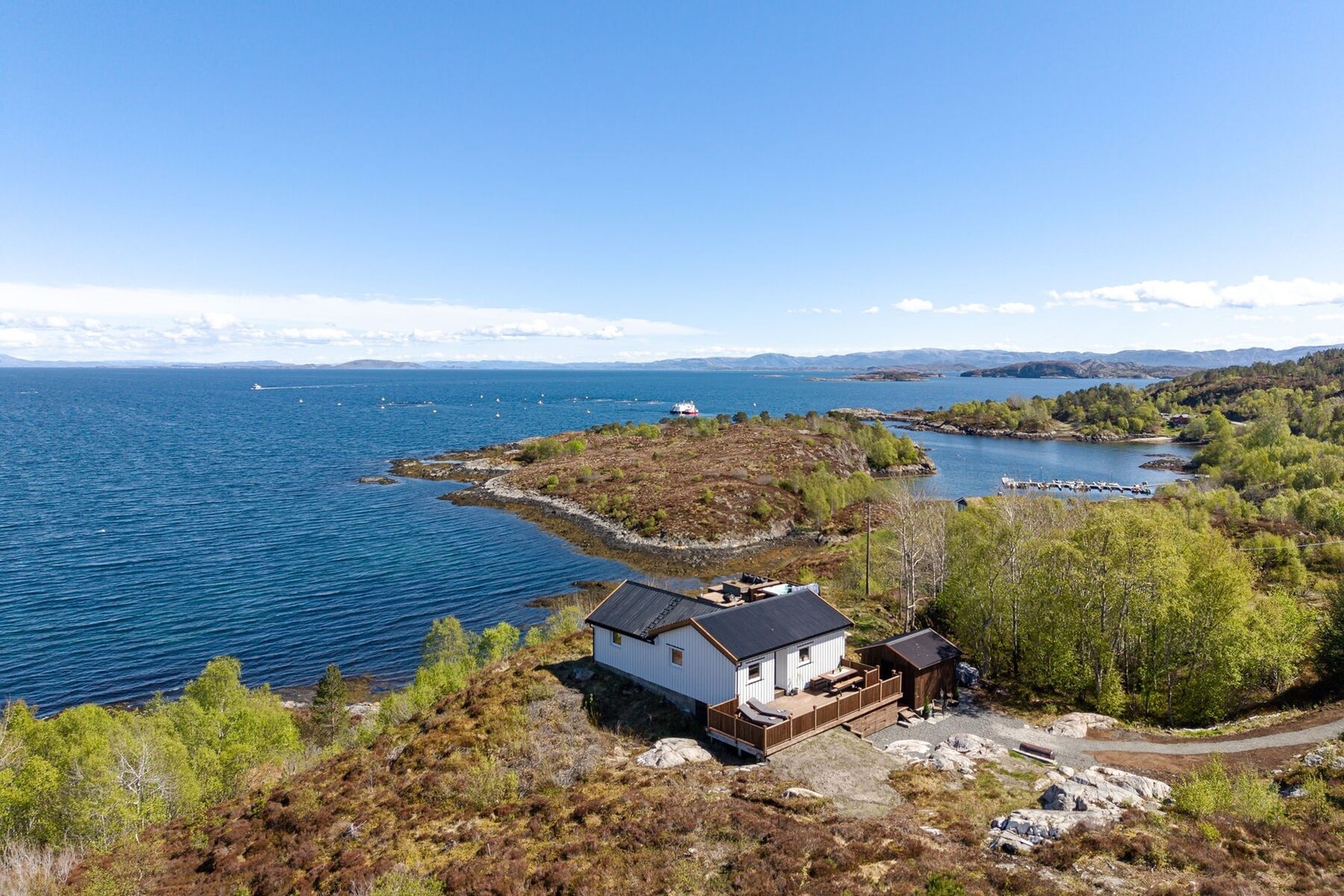Flott fritidseiendom med skjermet og fin beliggenhet i naturskjønne omgivelser Galleribilde