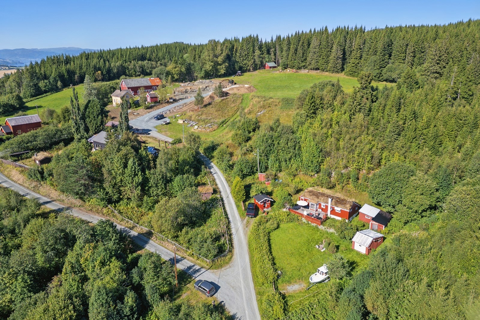 Eiendommen ligger i et landlig og naturskjønt område utenfor Trondheim. Galleribilde
