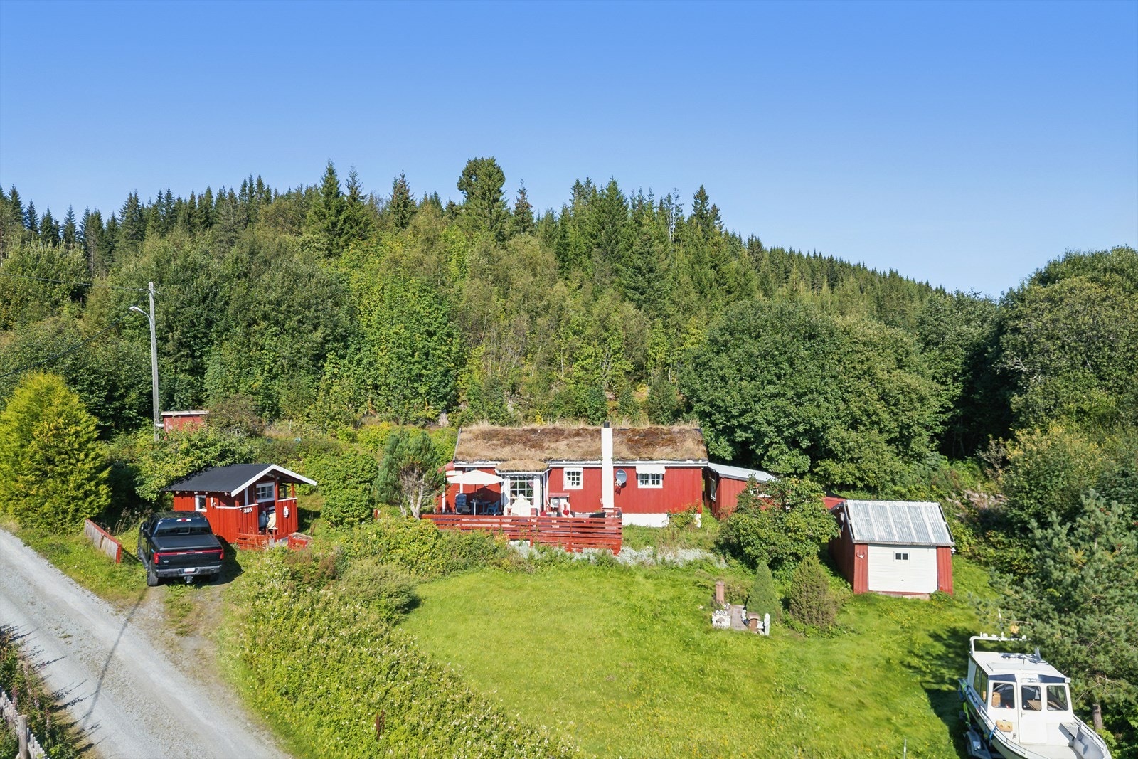 DnB Eiendom ønsker deg velkommen til Ringvålvegen 385 - En sjarmerende fritidsbolig med utmerket beliggenhet ved Ringvål - mellom Heimdal og Byneset. Galleribilde