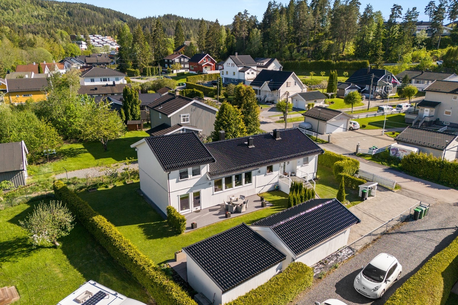 DNB Eiendom v/Malin Bruer har gleden av å presentere Kurlandsveien 40B - Eiendommen ligger flott til i et etablert og familievennlig boligområde på Kurlandsåsen. Galleribilde