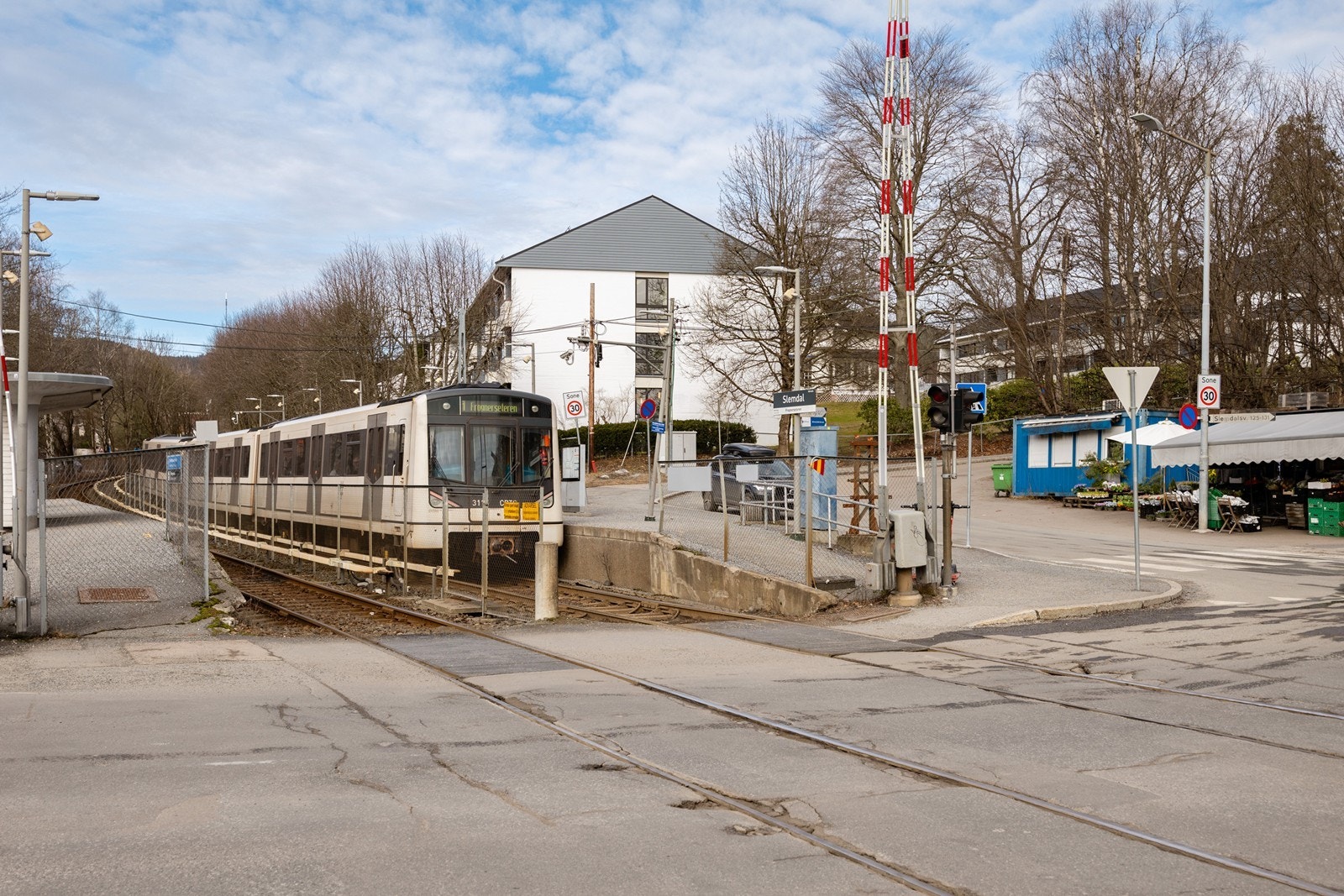 T-bane på Slemdal Galleribilde