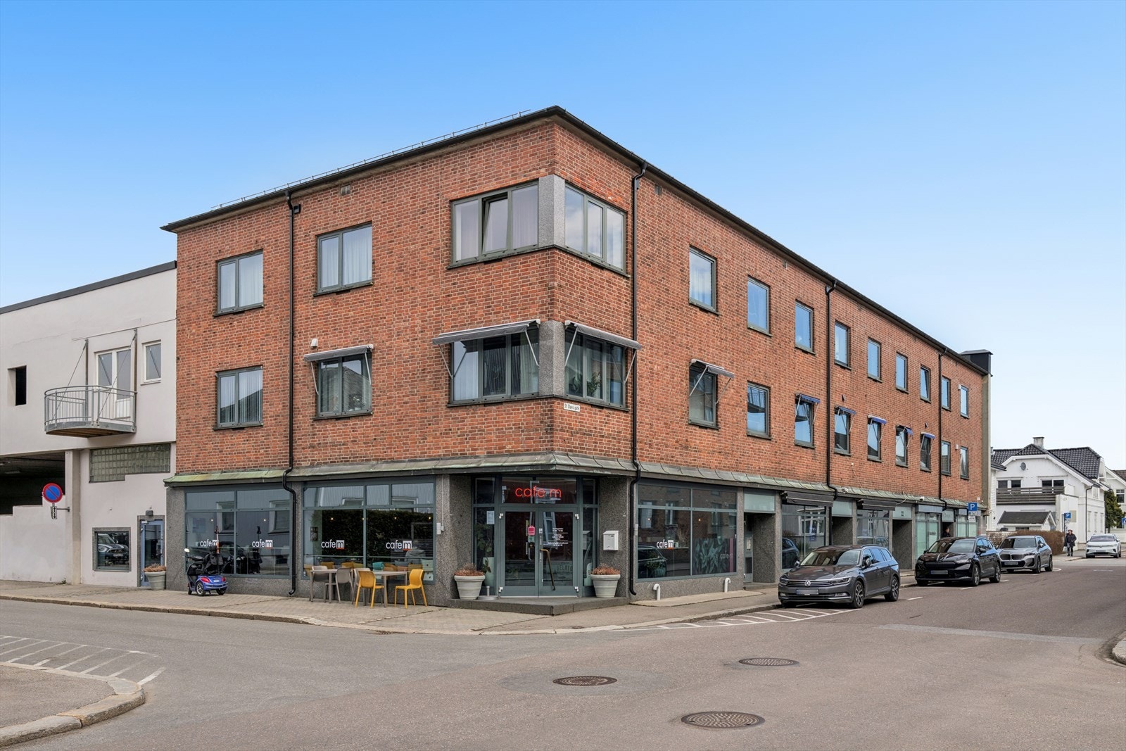 Midt i Tønsberg sentrum kan du nå kjøpe en utrolig sjarmerende loftsleilighet i teglsteinsbygning fra 1924 Galleribilde