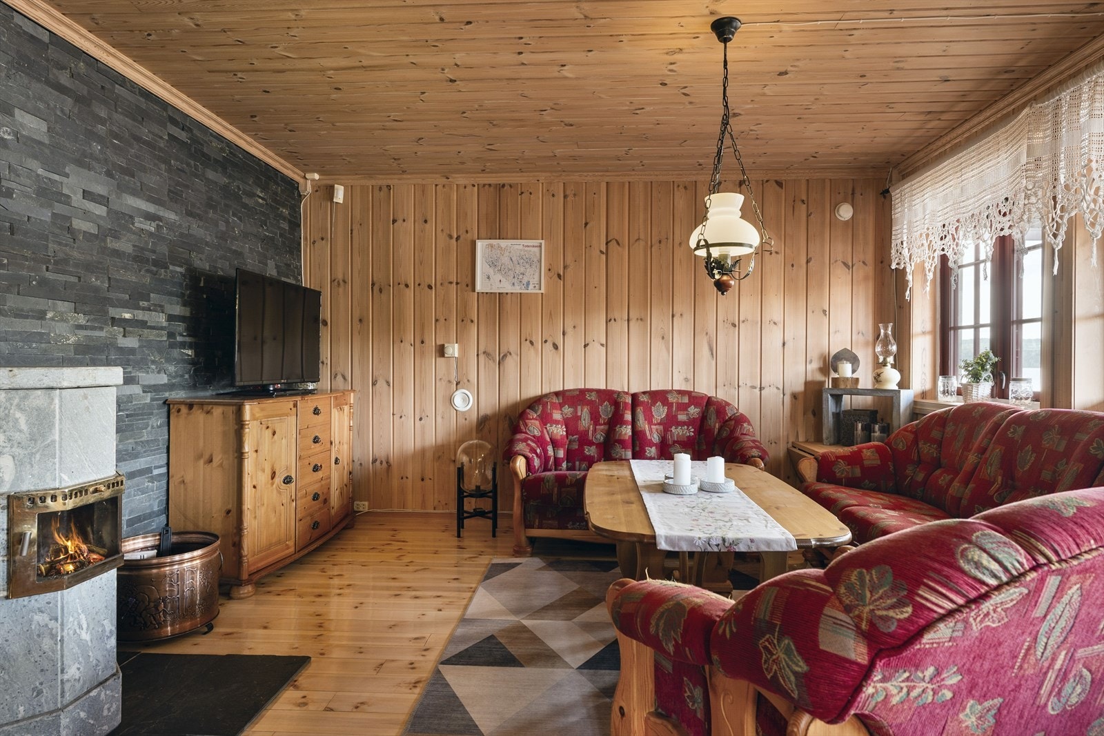 Sofakrok med tv-mulighet. Galleribilde