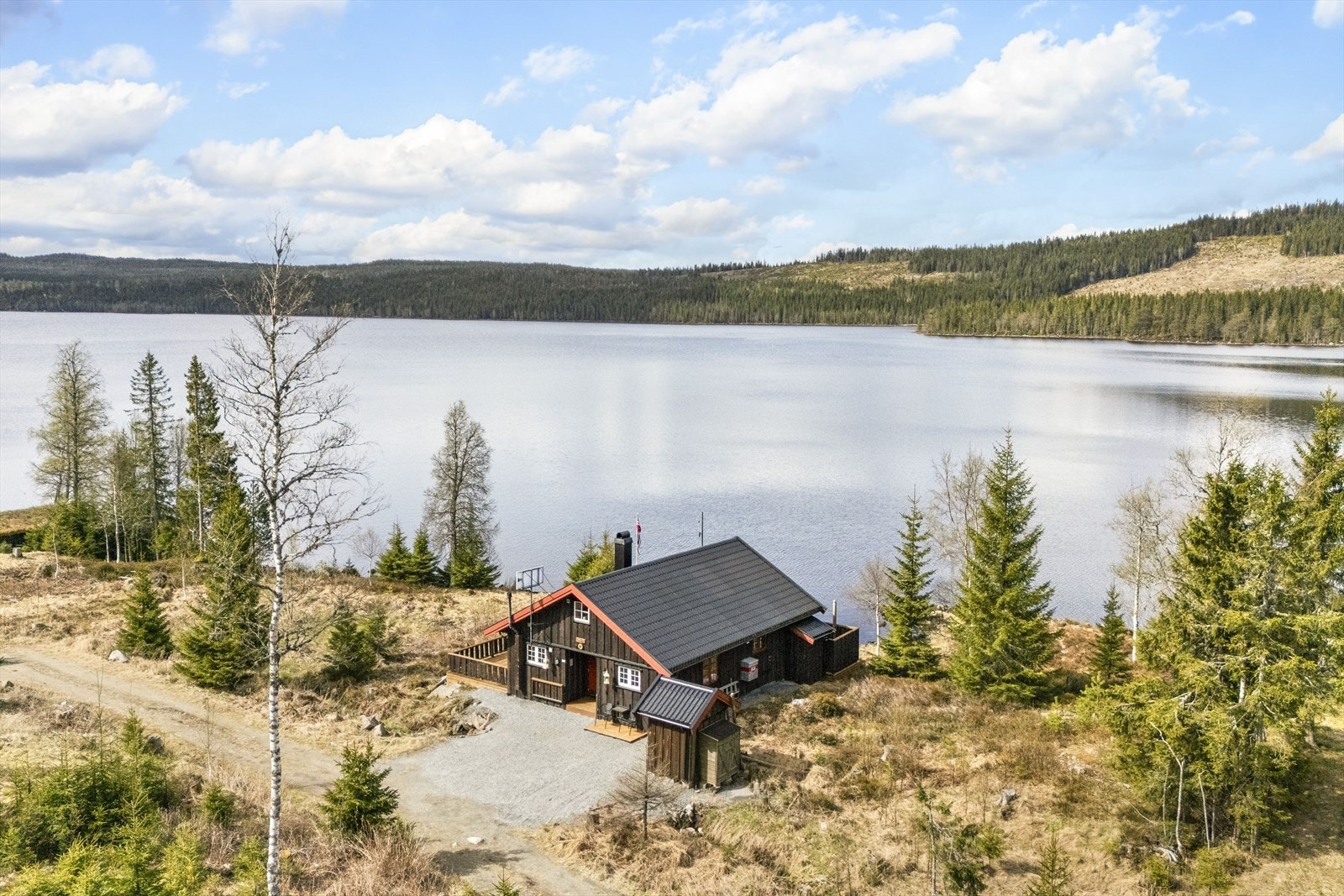 Nordvik Eiendomsmegling v/ Vegard Doseth presenterer Hersjøvegen 724!
Foto: Torben Olav Wirkestad Galleribilde