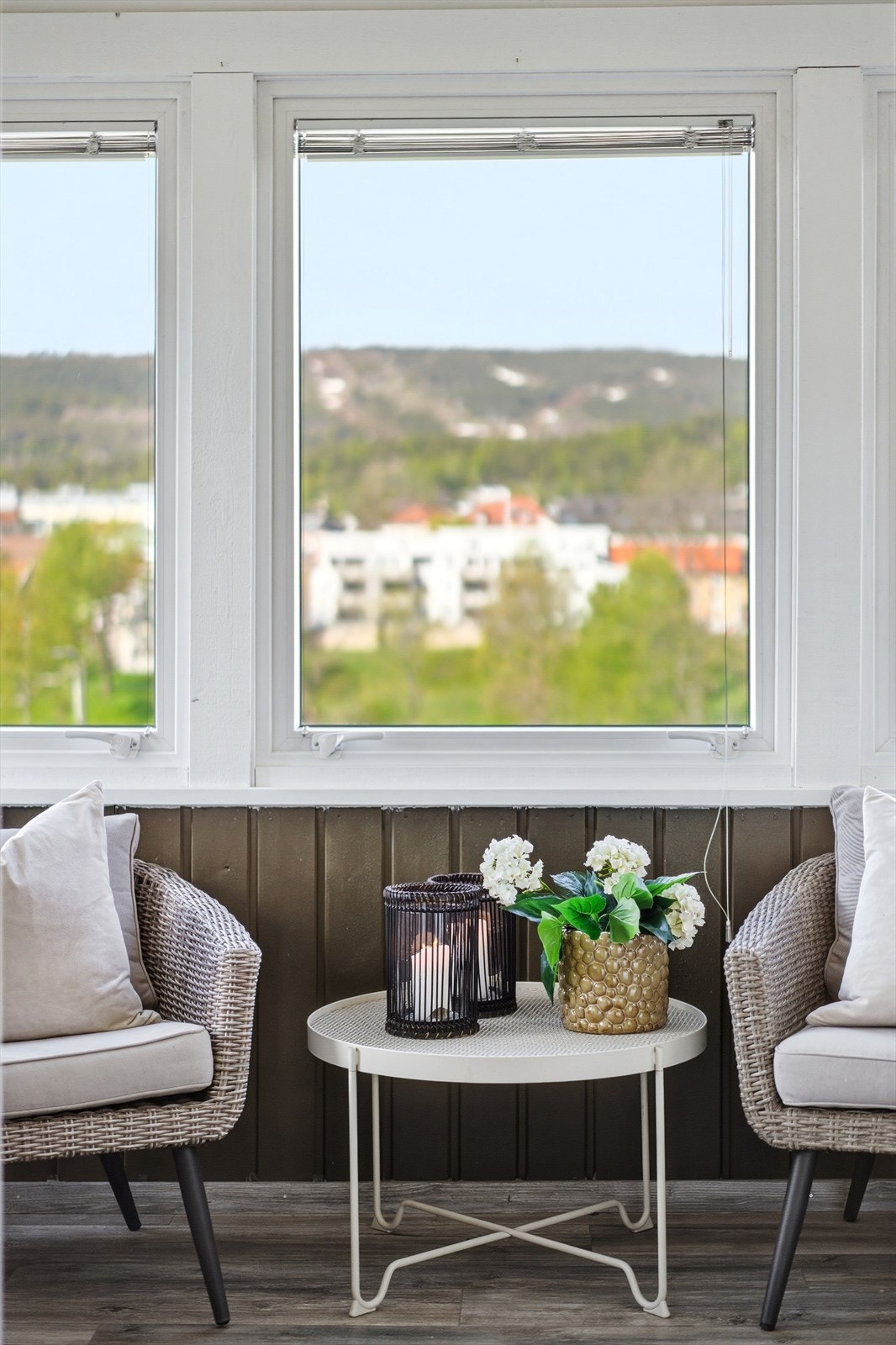 De store vindusflatene kan åpnes for å slippe sommerluften inn. Galleribilde