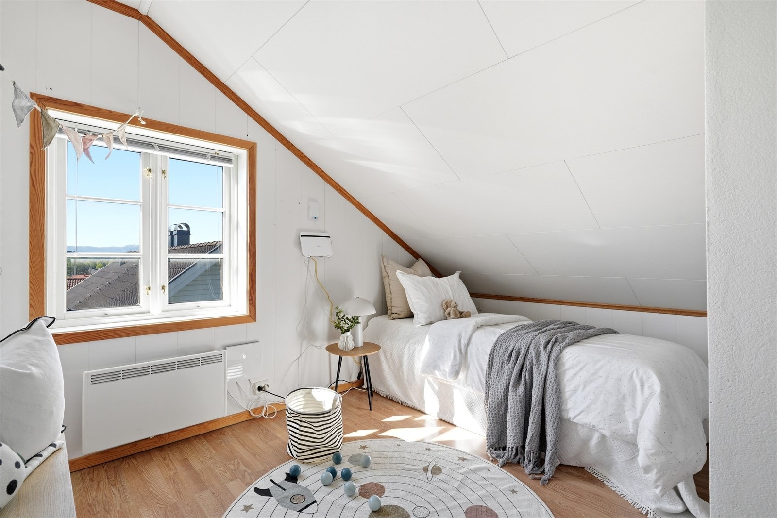 Det ene av to soverom i loftsetasjen. Galleribilde