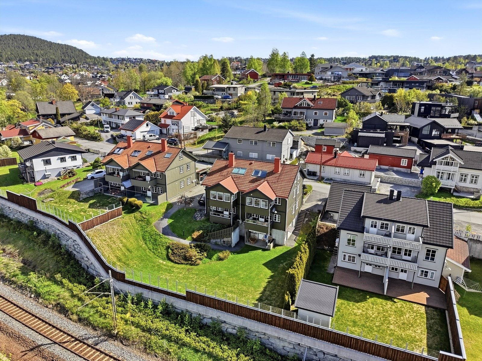 Gode turmuligheter i nærområdet med nærhet til skog og mark, og til populære Lågendalsmuseet med flotte friområder. Galleribilde