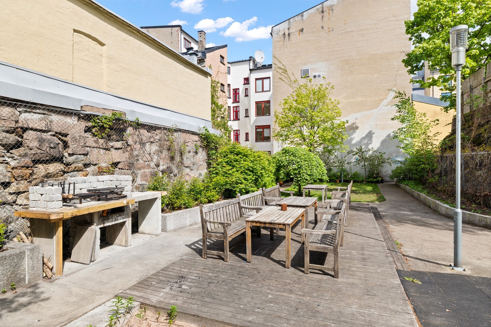 Arealene består av sittegrupper, prydbusker, muligheter for grilling m.v. Galleribilde