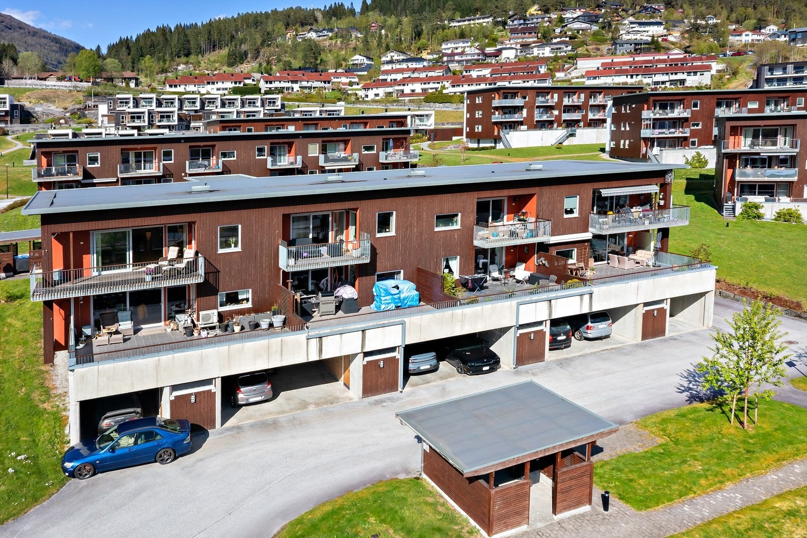 Sørvestvendt plassering betyr gode soltilhøve. Galleribilde