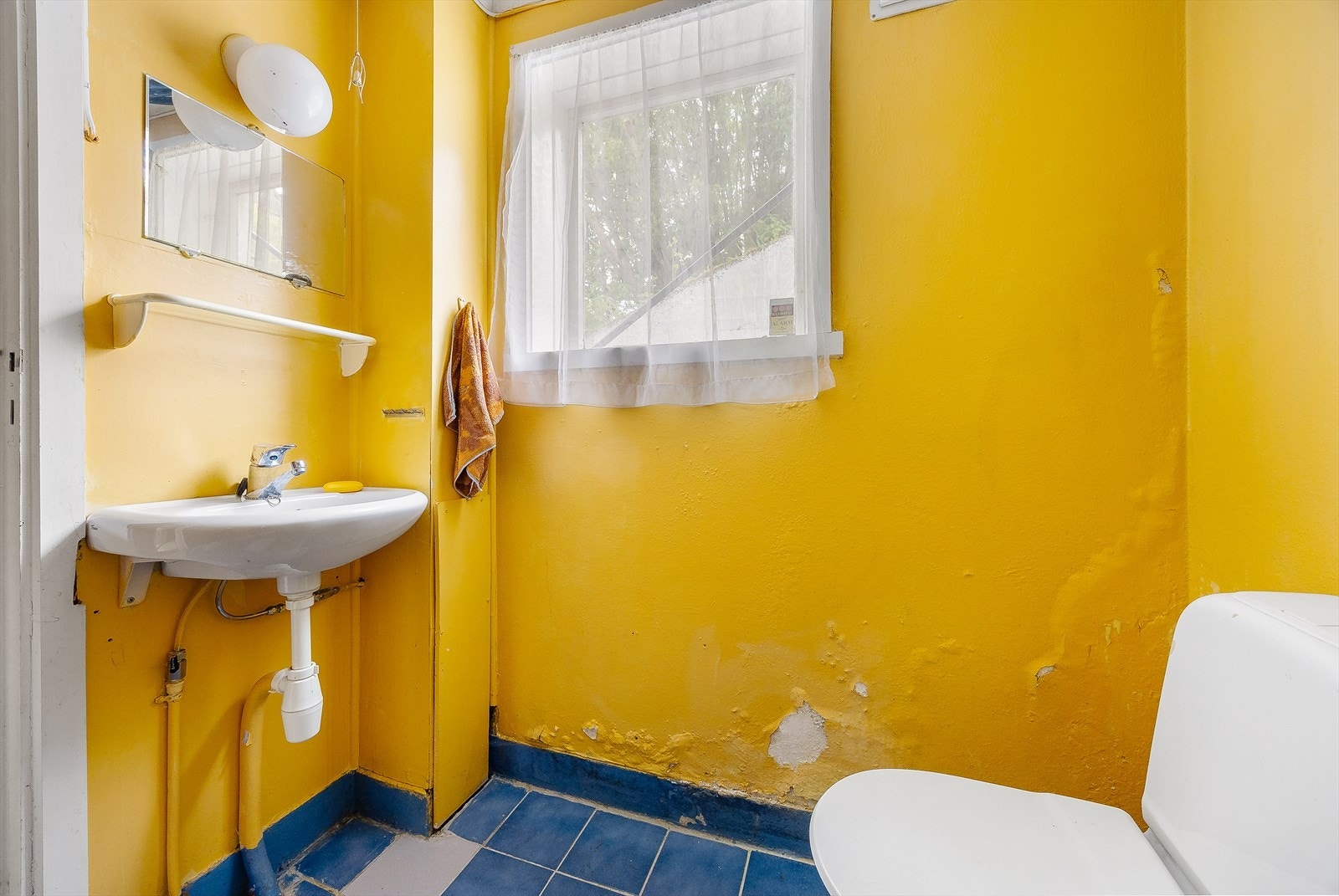 Eldre bad/wc i underetasje, hoveddel Galleribilde