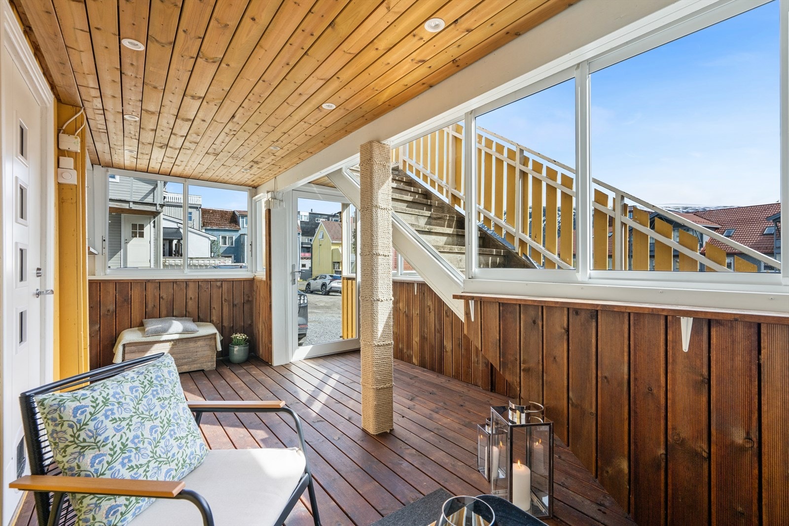 Innglasset terrasse/inngangsparti på 13 m² - ikke søkt om eller godkjent, se punkt "Ferdigattest". Galleribilde