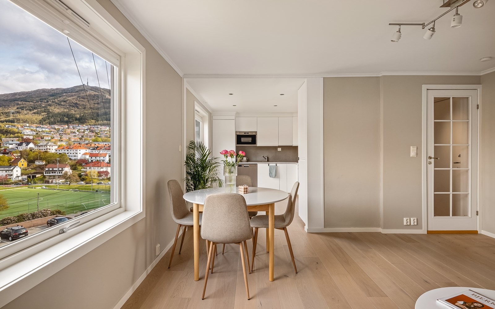 Velkommen til Fageråsveien 9! Foto: Terje Arntsen. Galleribilde