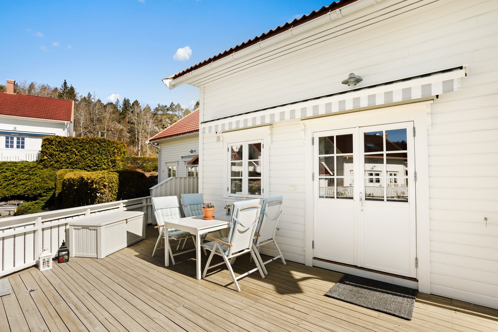 Store terrasseområder rundt hytta! Galleribilde